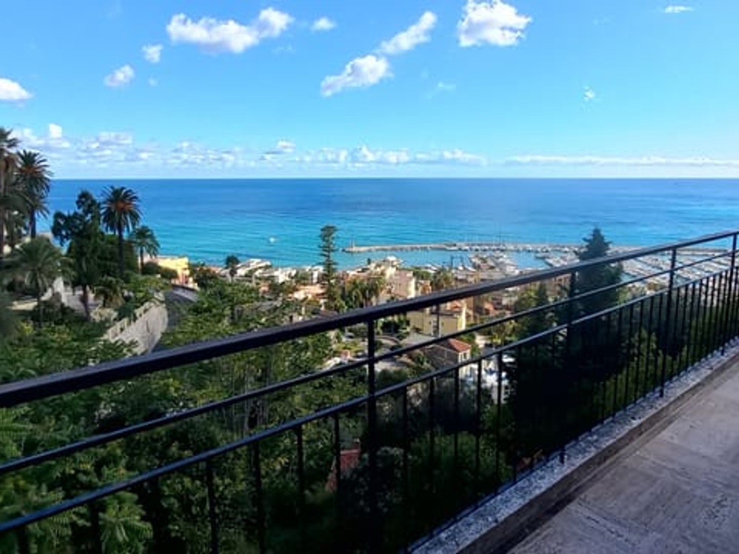 MENTON / GARAVAN - Maison 2 niveaux avec vue panoramique sur la mer