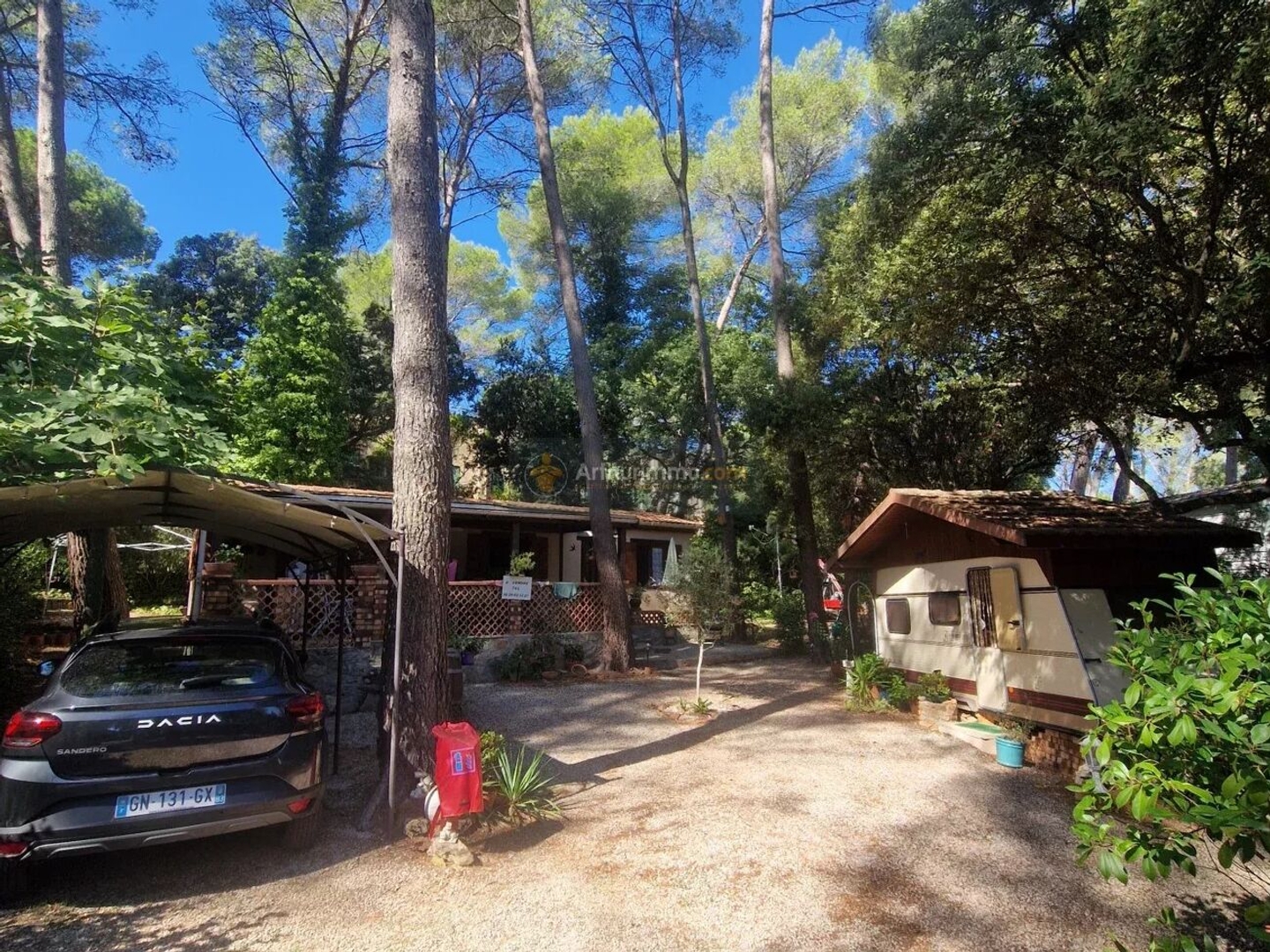 Terrain 385 m²