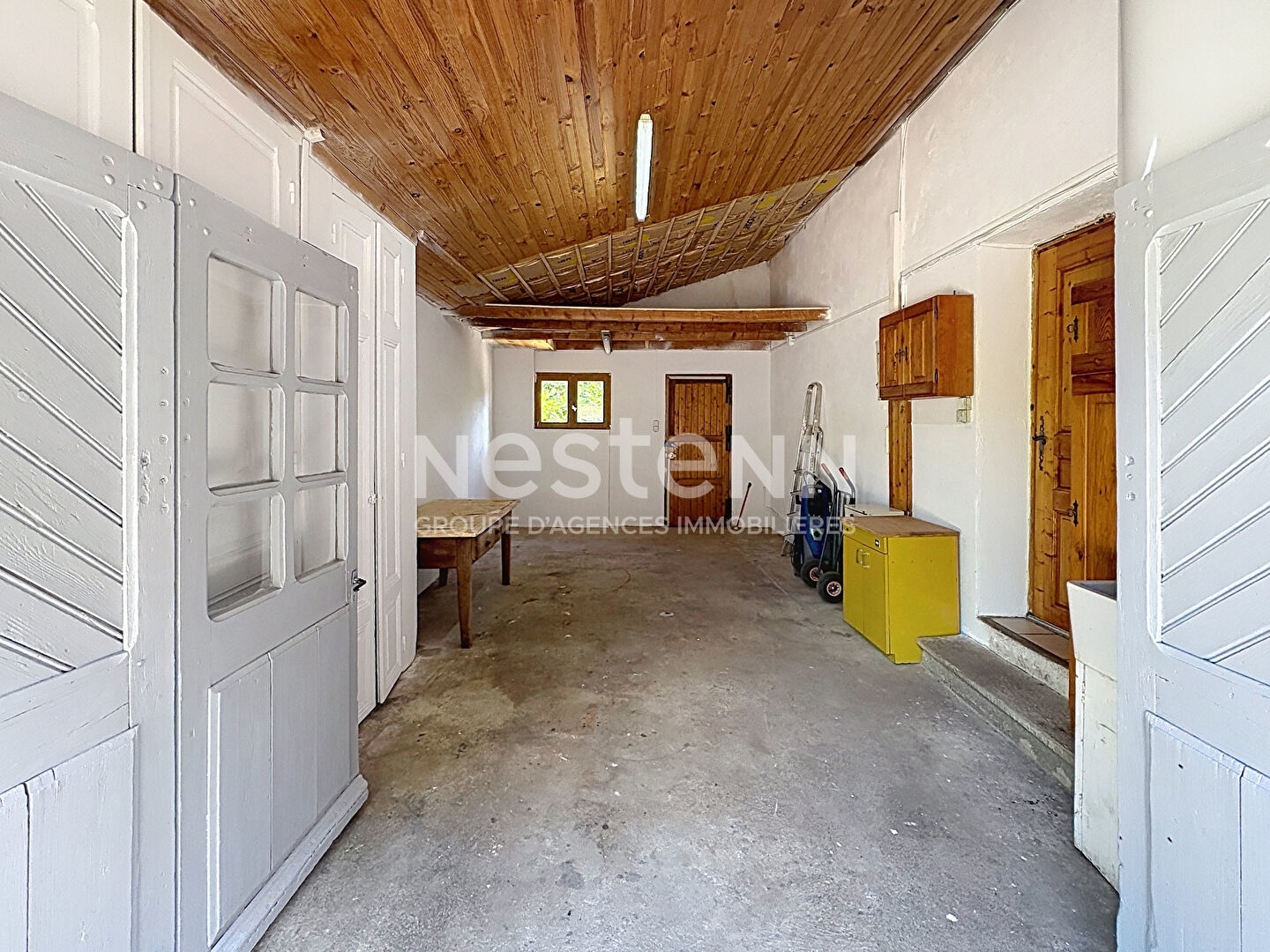 EXCLUSIVITE ! Maison avec garage sur 1200 m2 environ de terrain clos à MONTREGARD