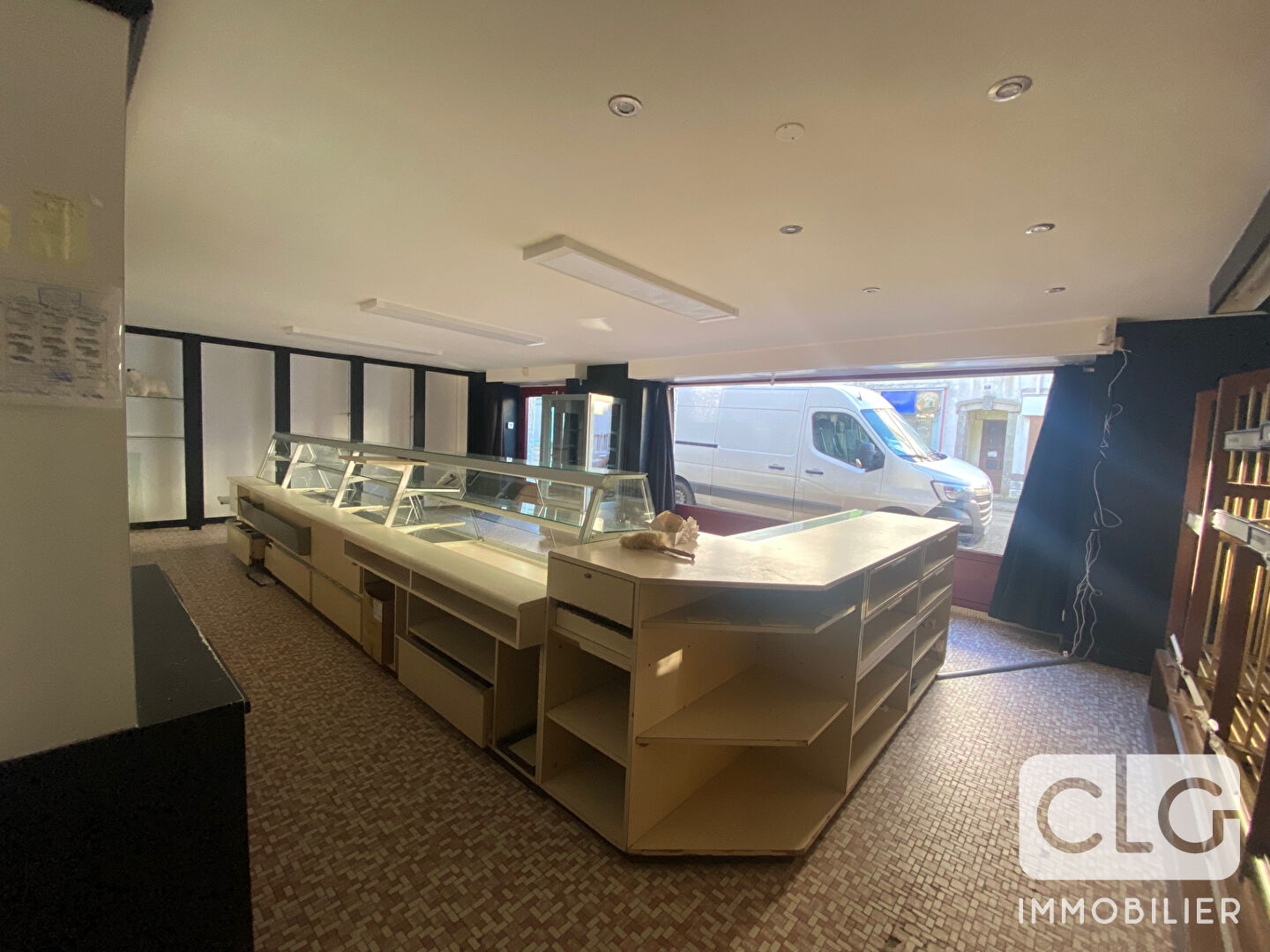 Local commercial 4 pièces 280 m²