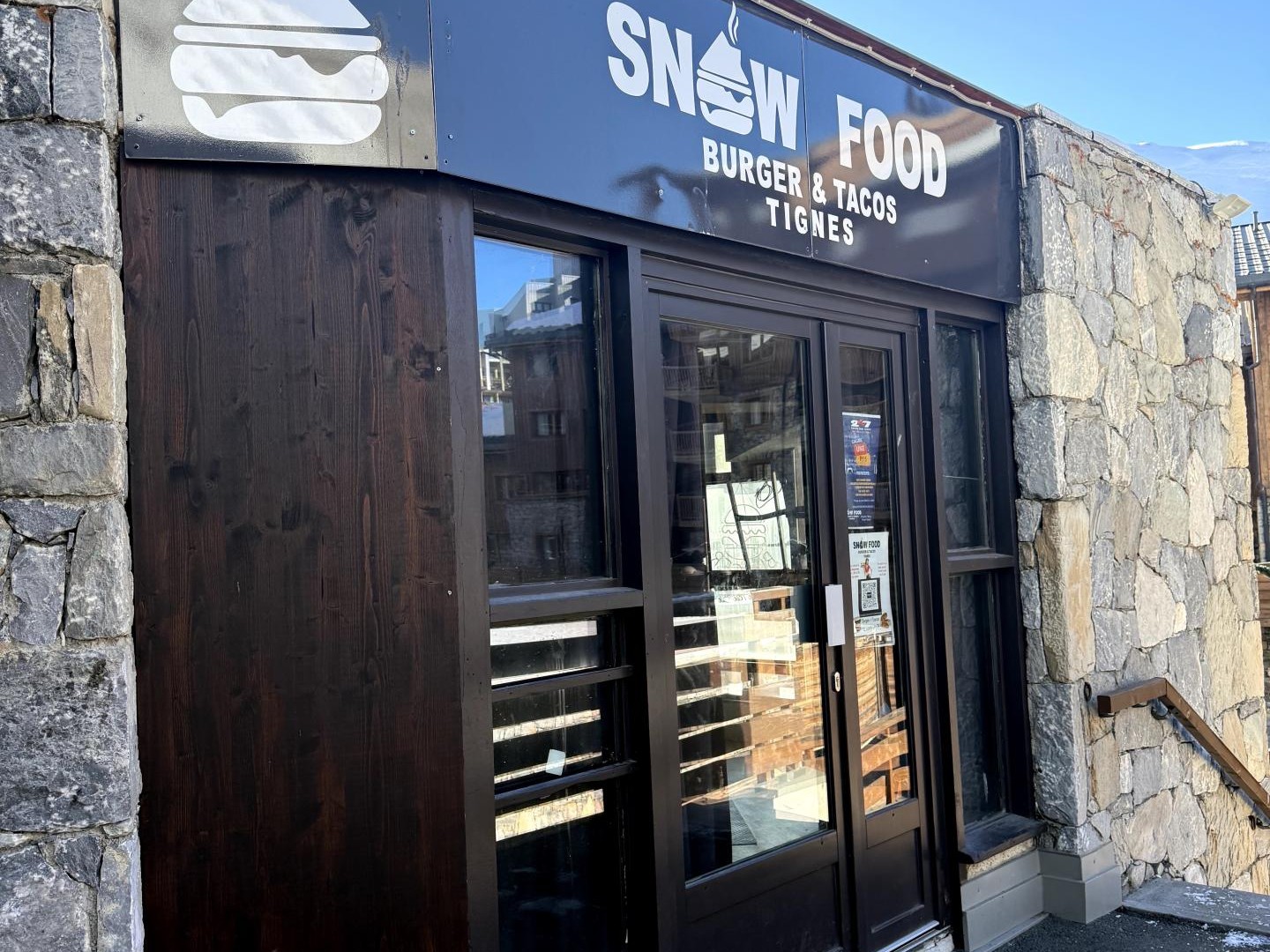 Snack à vendre, plein centre de Tignes Val Claret