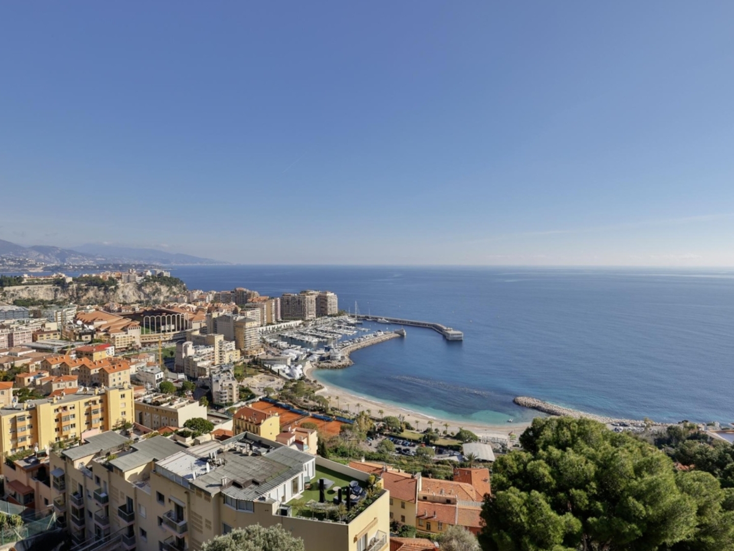 CAP D AIL - DUPLEX 7 PIECES DE 170 M² HABITABLES A VENDRE - DENIER ETAGE - PROCHE MONACO - TERRASSES 155 M² - VUE MER PANRAMIQUE