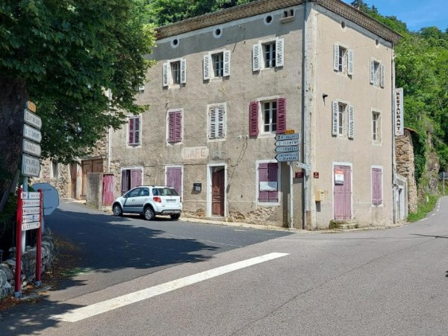 ANCIEN COMMERCE 230m², espace de vie 90 m2, terrain +700m²
