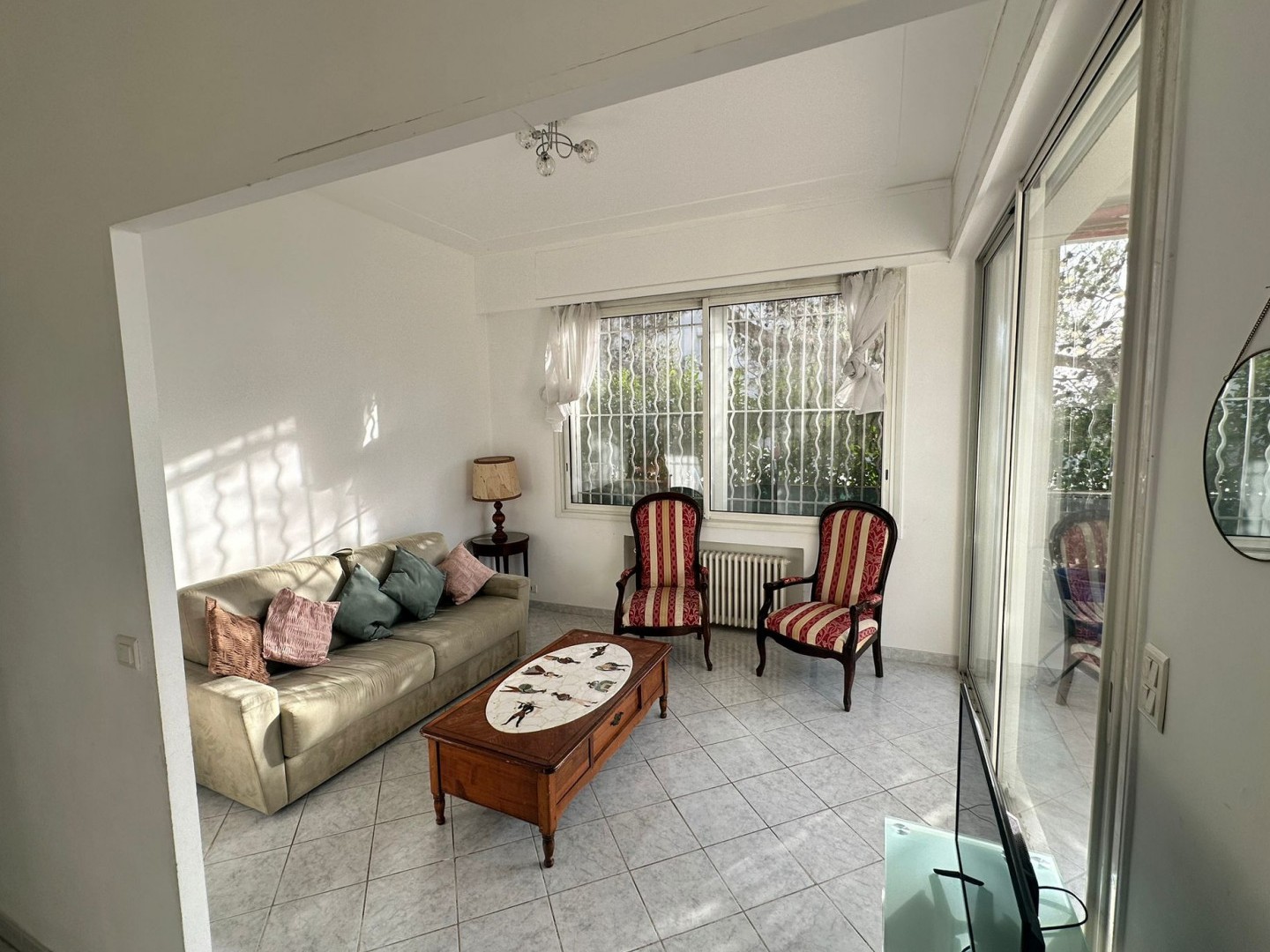 Un havre de paix - appartement dans un parc privé - terrasse de 50m2 - 5 mn de la mer. (loyer tout inclus)