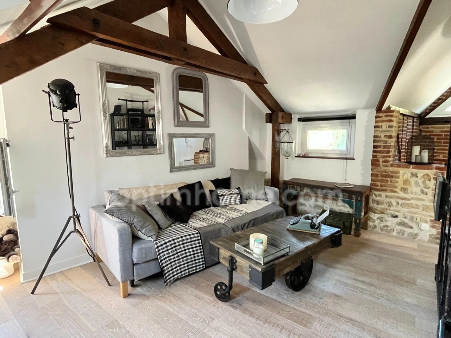 Charmant Appartement de 2 Pièces au Coeur de Honfleur - 43 M2 - une chambre - vendu semi meublé - hauteur sous plafond
