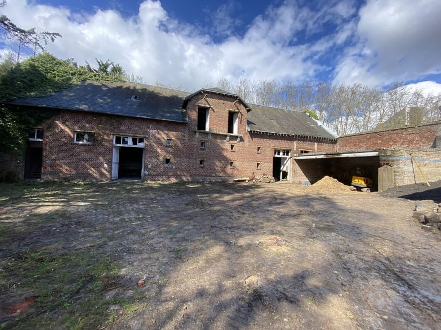 Grange à rénover 400 m2 exploitables - Idéal investisseur / division - Saint-Quentin
