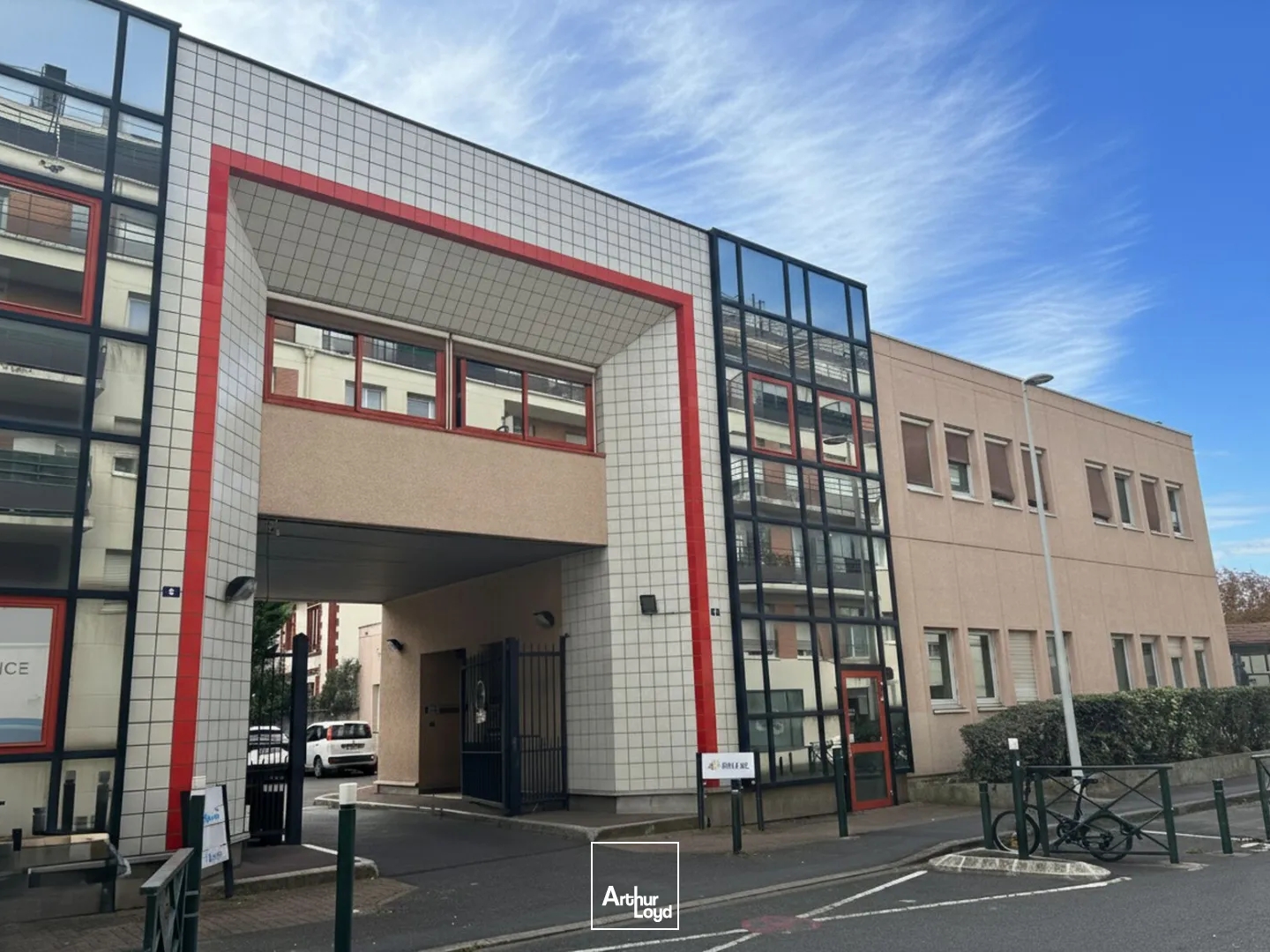 Opportunité d'acquisition de locaux d'activité rapidement accessibles depuis Paris