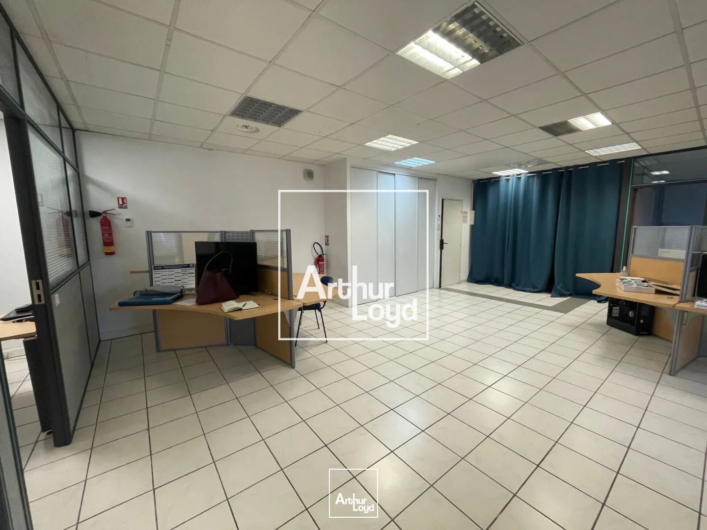 Bureaux à vendre - 153m2 - Nîmes (30900)