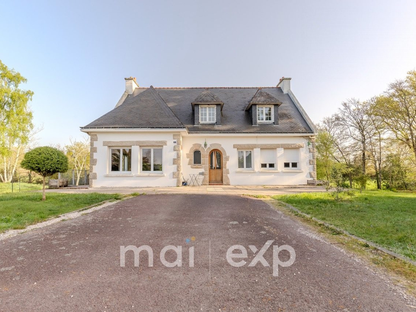 Maison familiale avec 6 700 m² de terrain à vendre - Prairie, bois et projet de rénovation