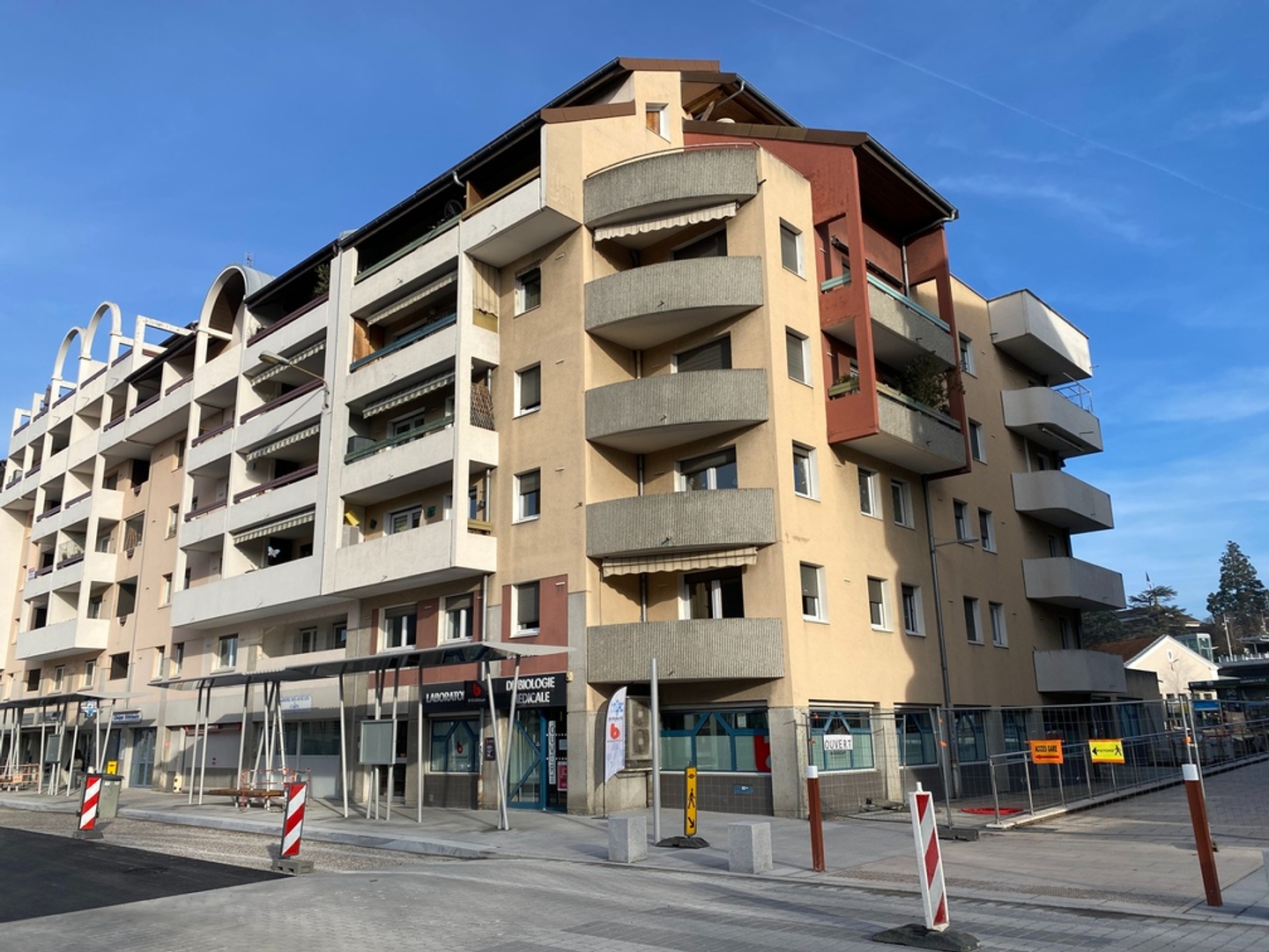 EXCLUSIVITE : THONON - LOCAL COMMERCIAL / BUREAU - 261m2