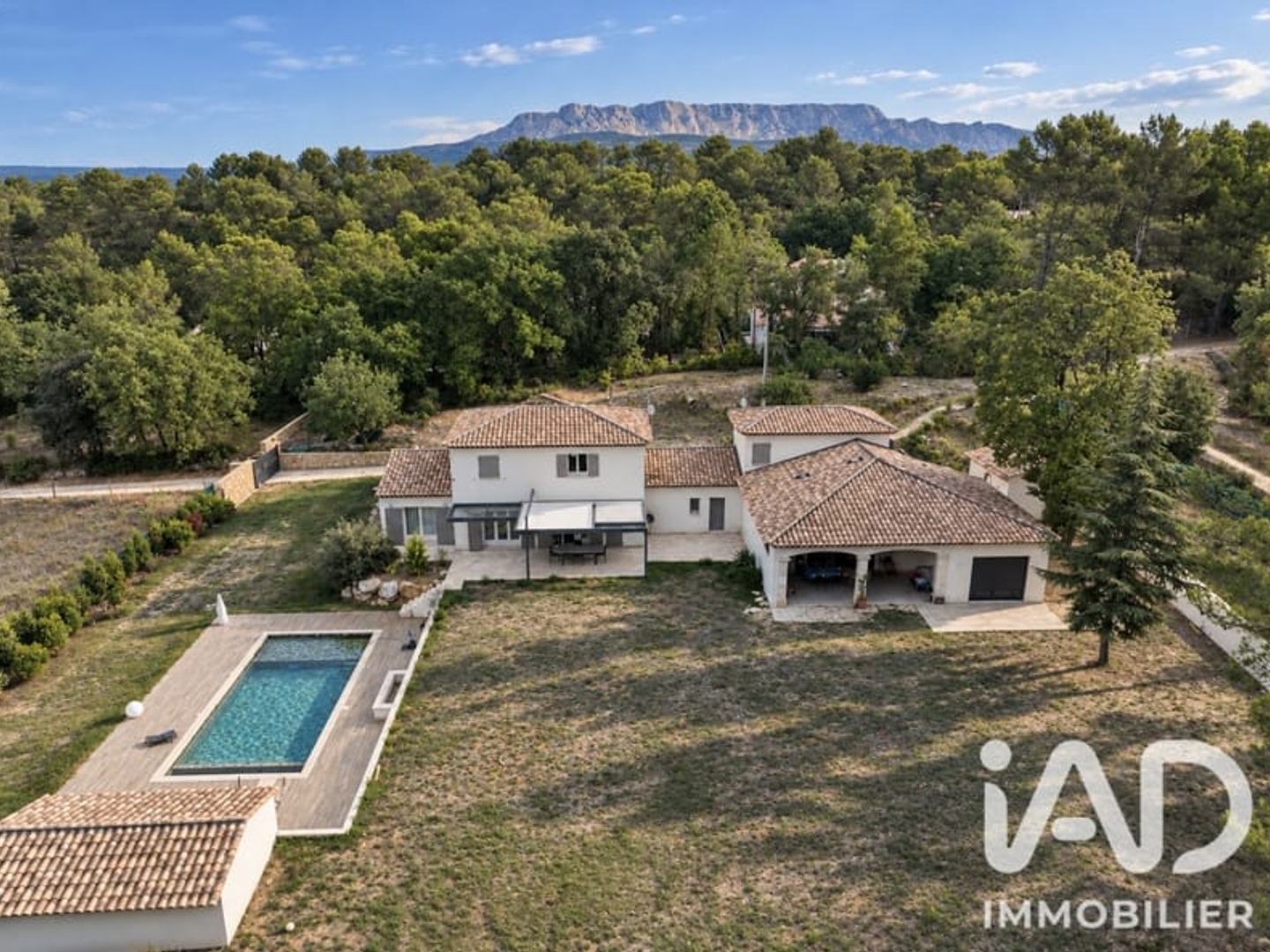 Maison 11 pièces 273 m²