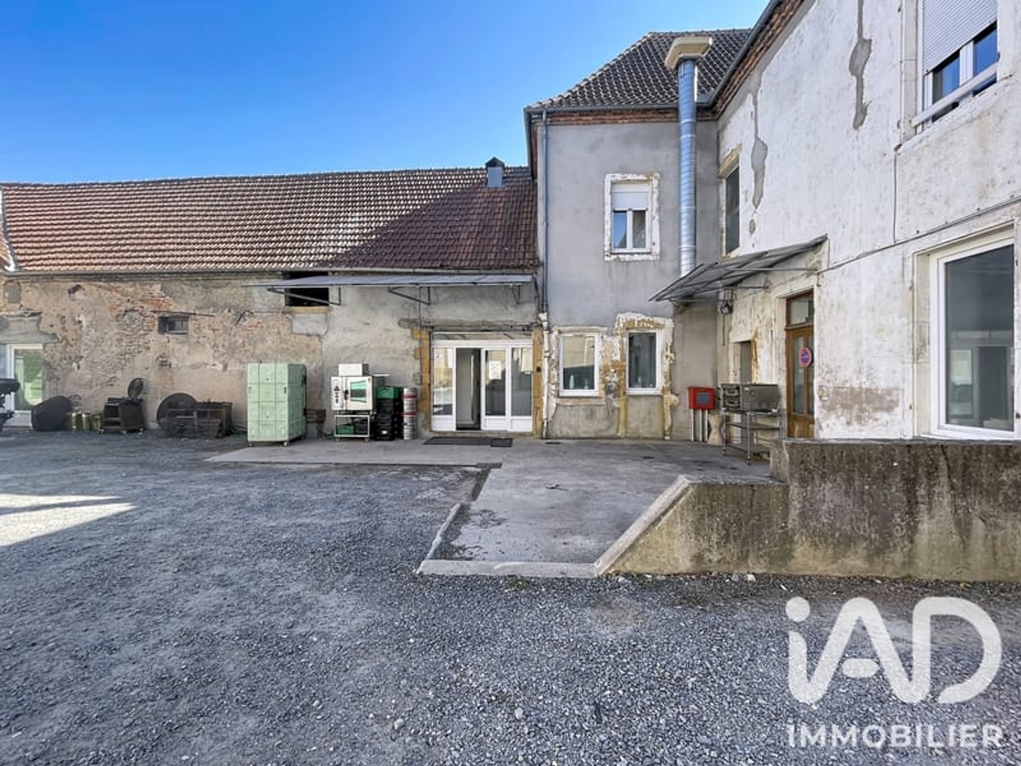 Magasin à vendre - 1 pièce - 190m2 - Dompierre-Sur-Besbre (03290)