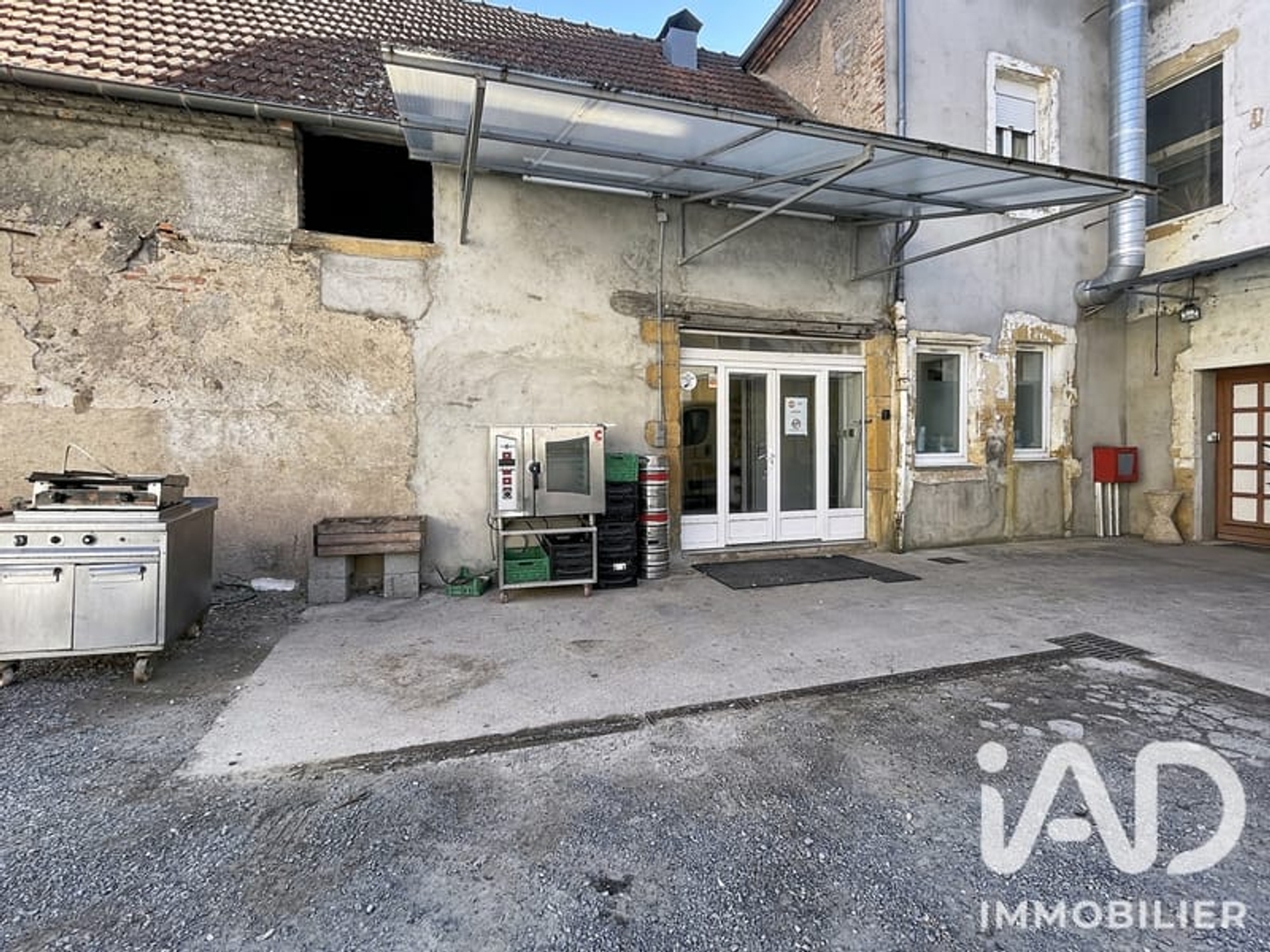 Magasin à vendre - 1 pièce - 190m2 - Dompierre-Sur-Besbre (03290)