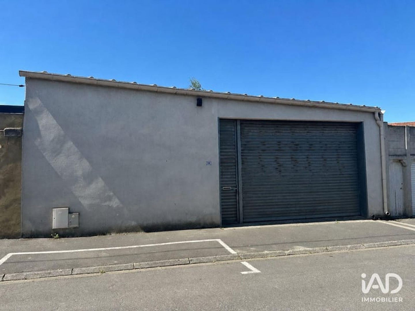Immeuble commercial 140 m²