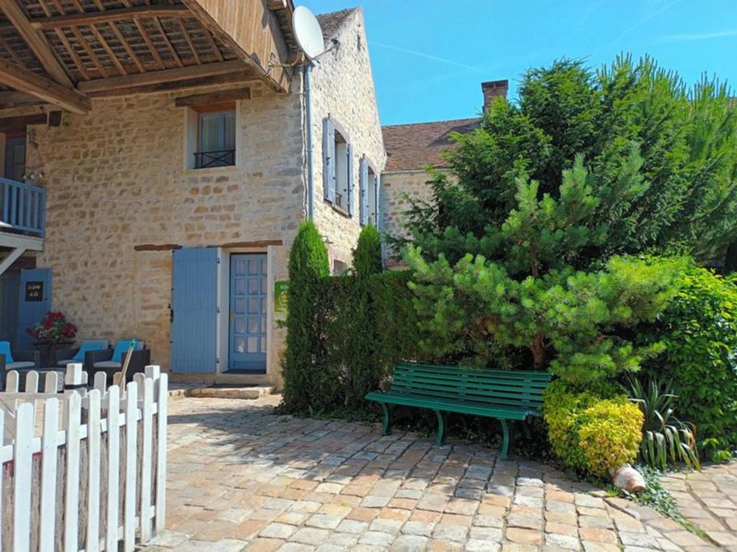 Ensemble immobilier de caractère 6 logements indépendants 1 300 m2 de terrain