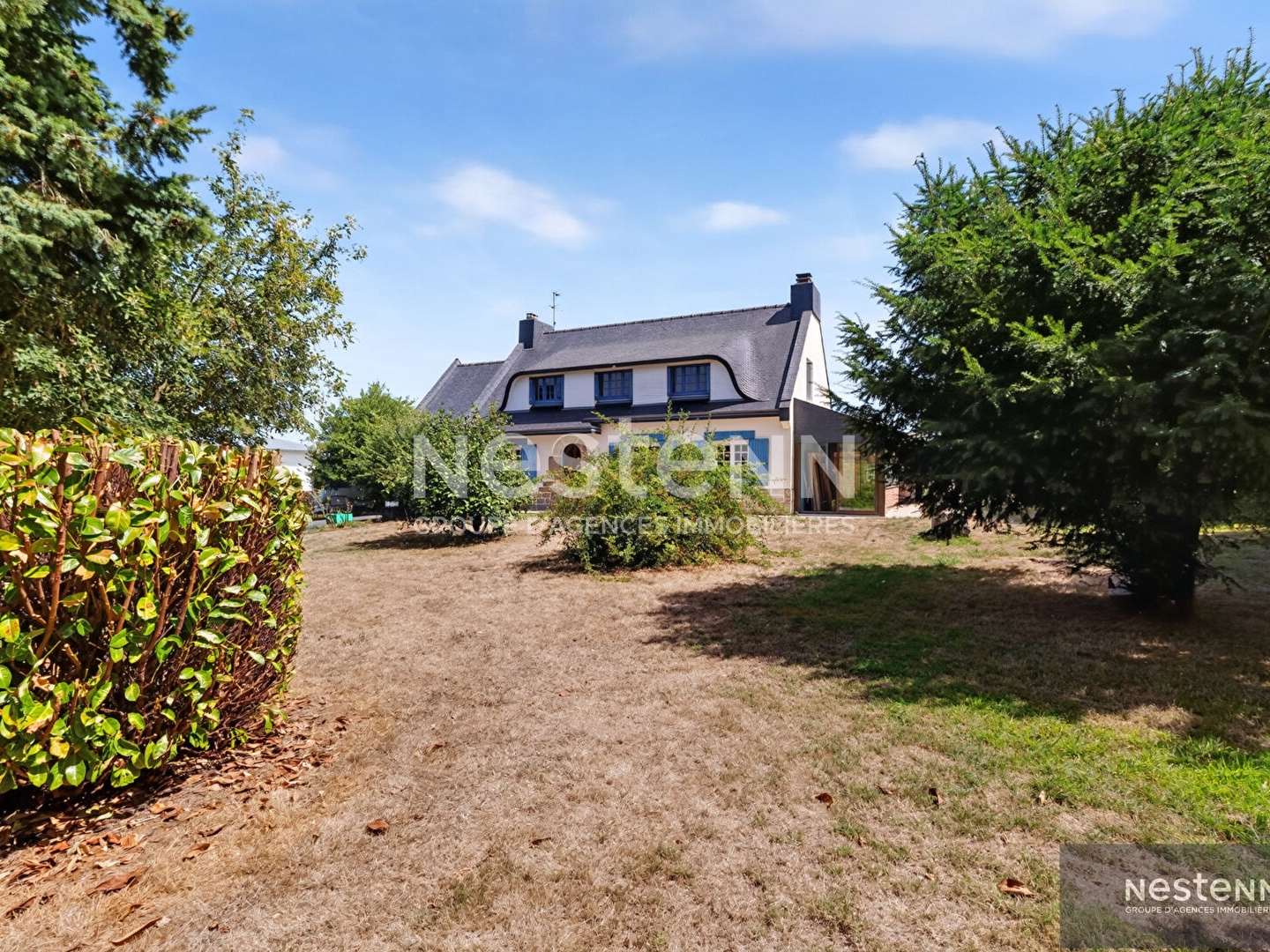 A vendre en plein bourg de PLEDRAN sans vis à vis sur un terrain de 1367 m² et 130m² habitable!!!!