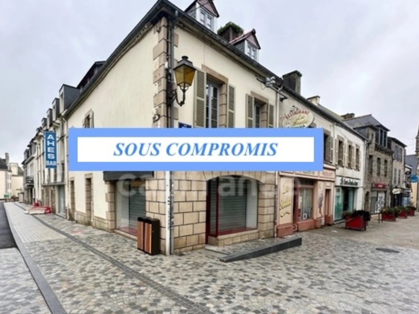 Local 8 pièces 122 m²