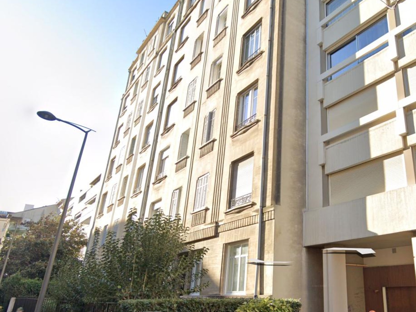 13008 Appartement traversant bourgeois de type 3/4 + Terrasse exposée Ouest en dernier étage