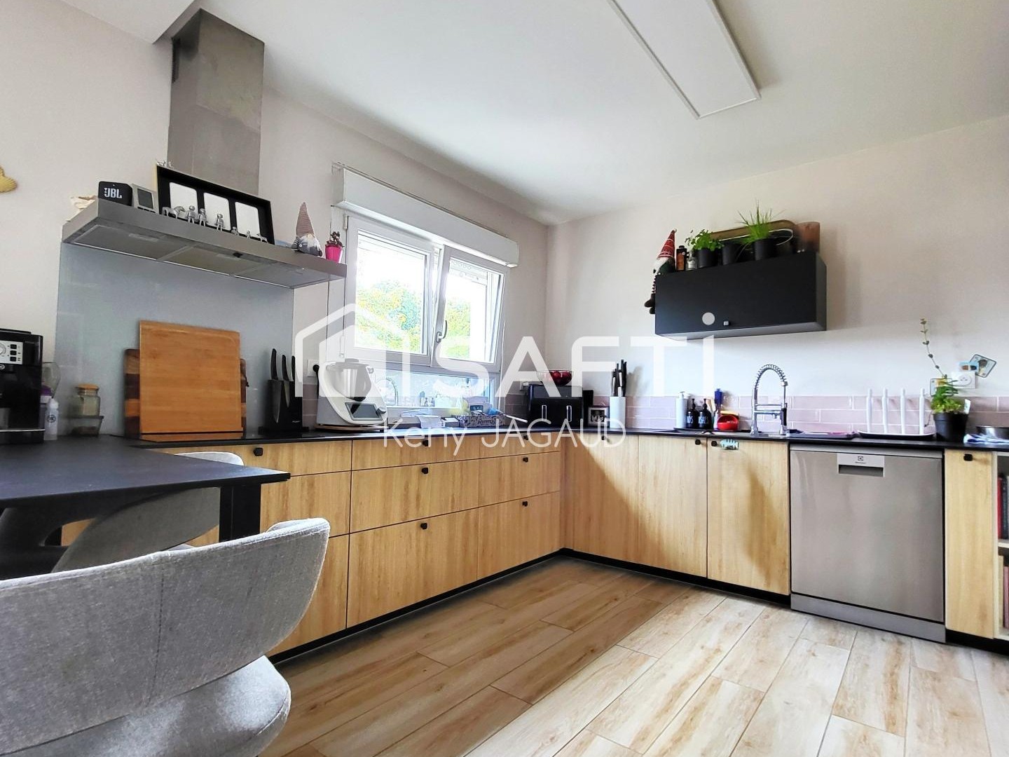 Maison rénovée, 6 pièces et 4 chambres