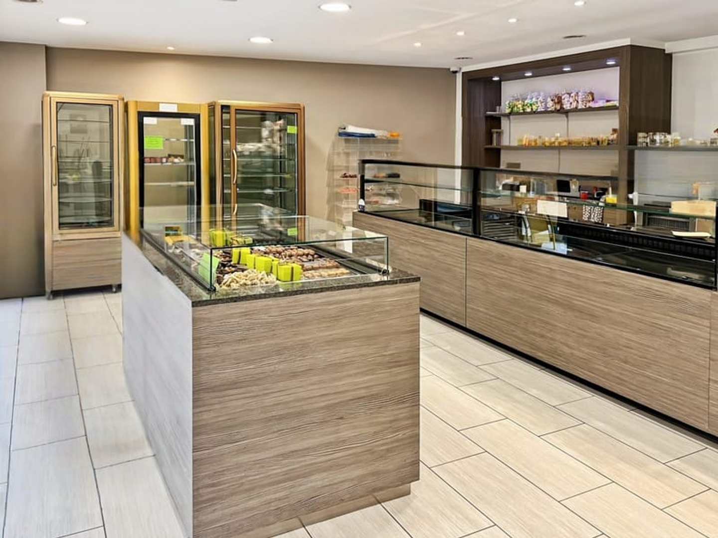 Magasin à vendre - 300m2 - Dompierre-Sur-Besbre (03290)