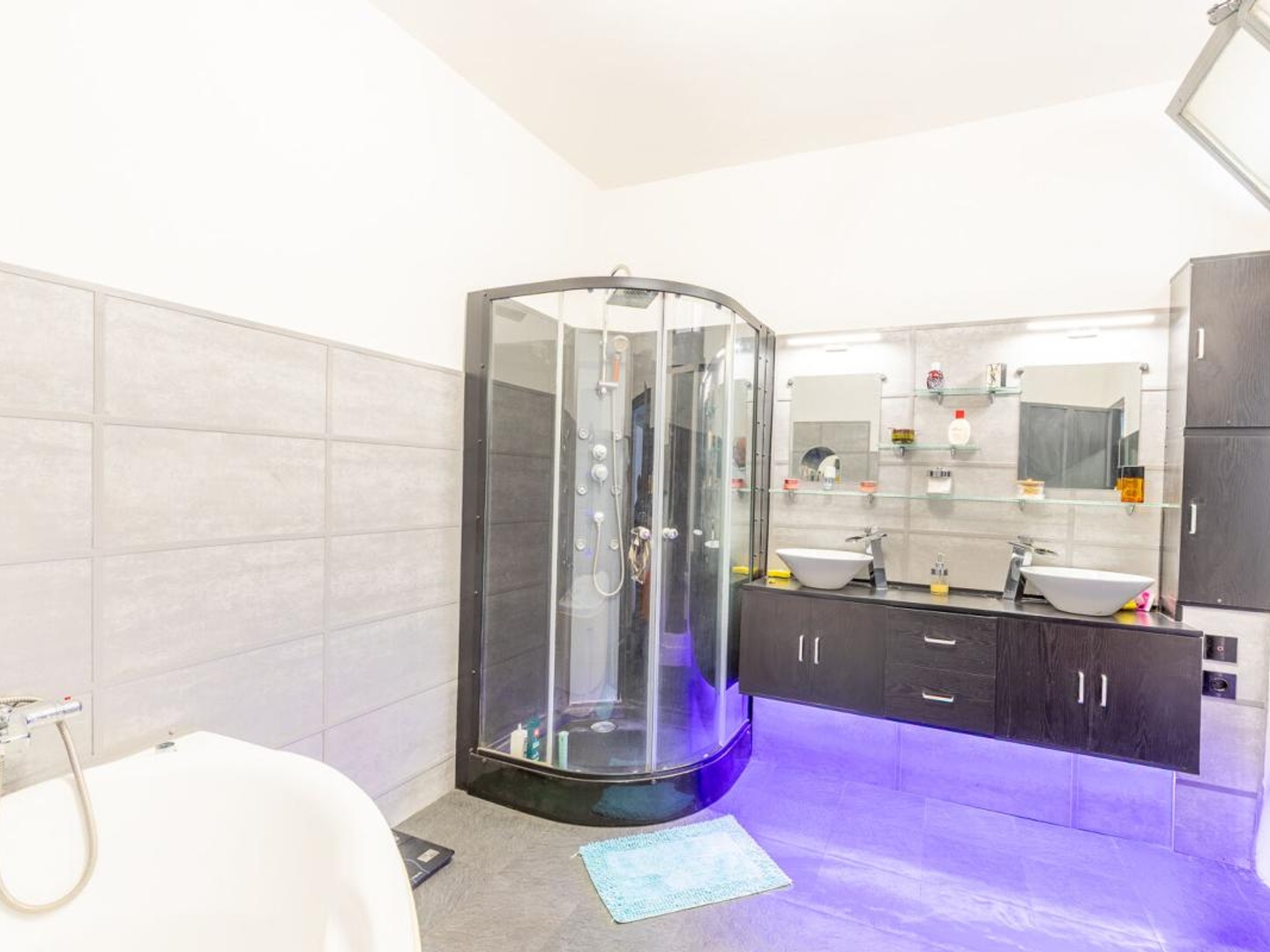 Maison à vendre - 2 pièces - 89m2 - Sorgues (84700)