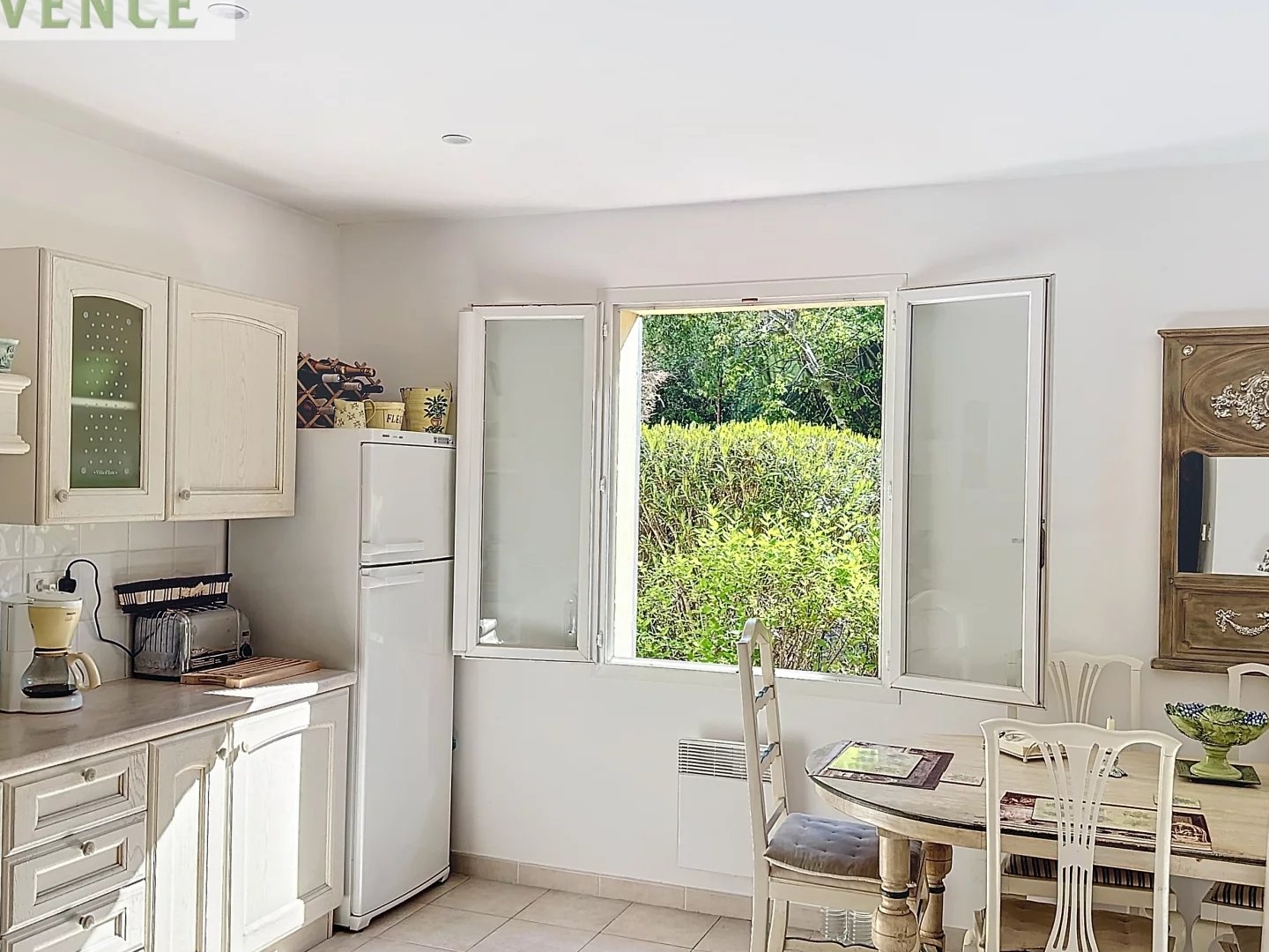 Superbe apartement avec terrasse dans résidence avec piscine