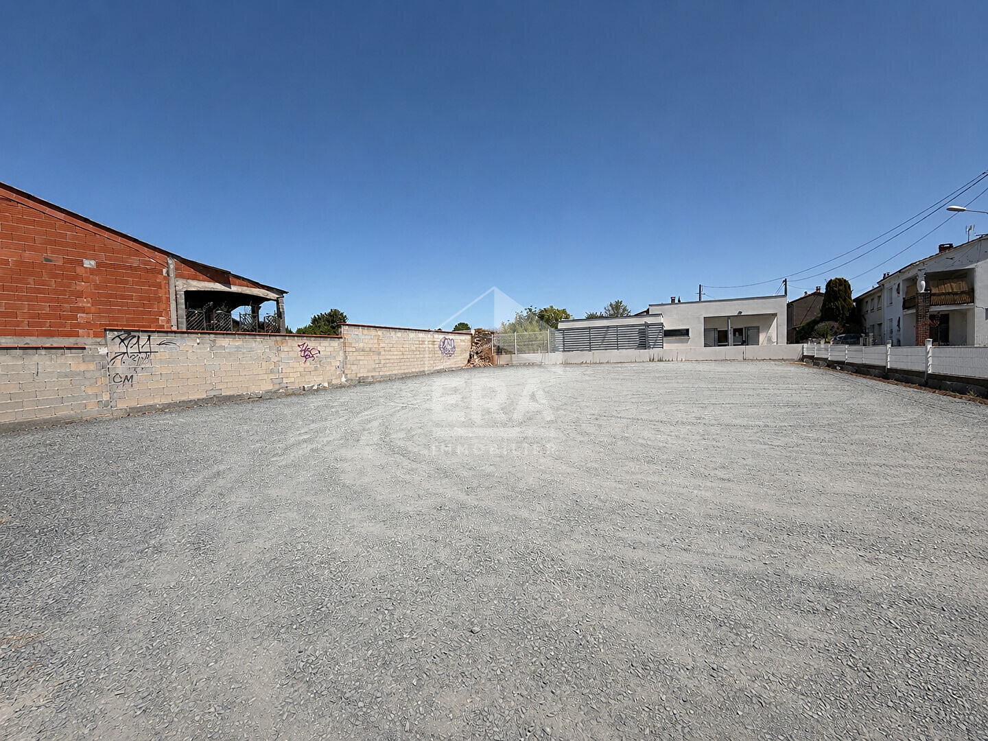 Terrain 688 m²