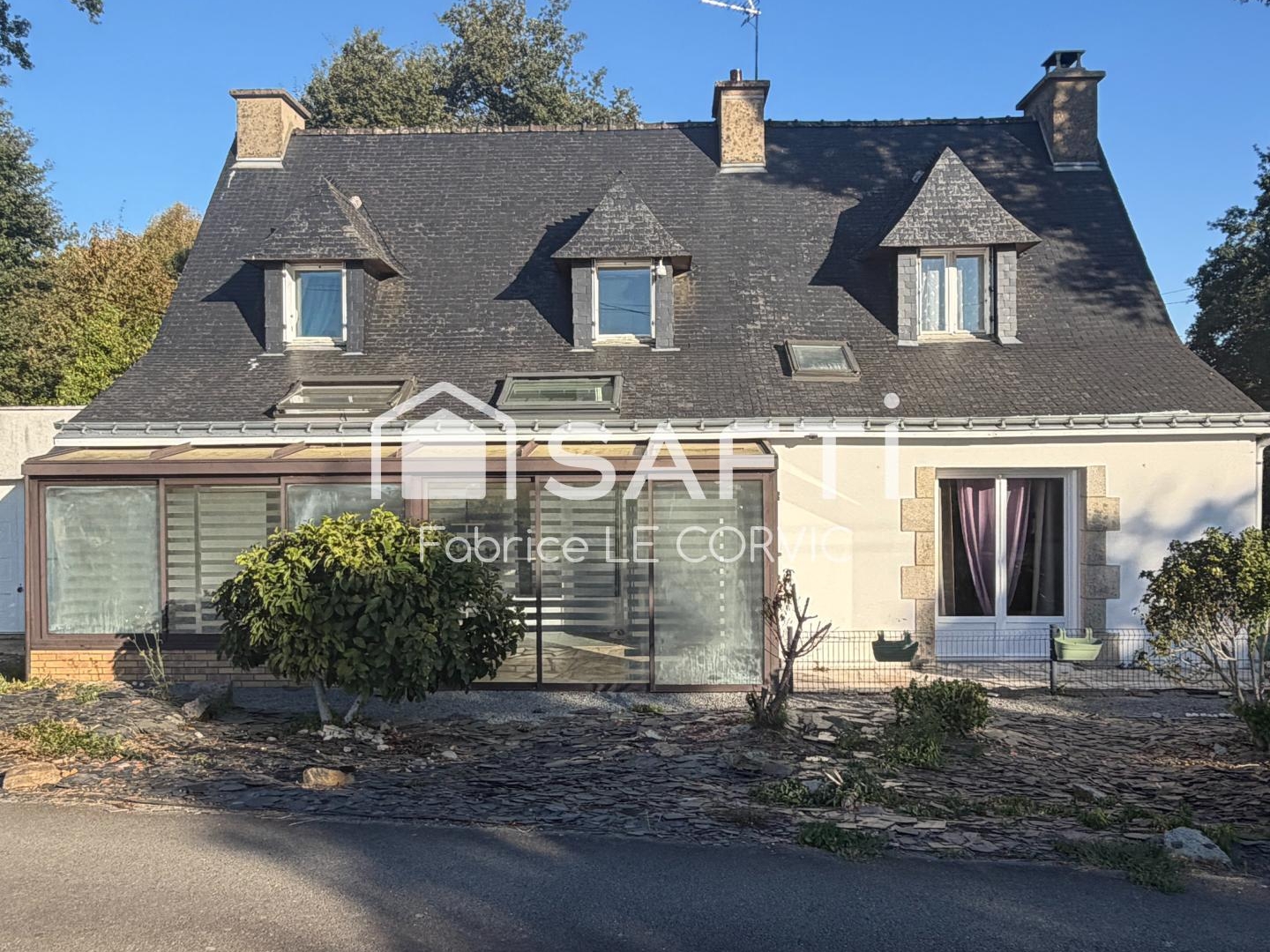 MAISON TRADITIONNELLE DE 110 M2, 4 CHAMBRES, SUR TERRAIN DE 5853 M2