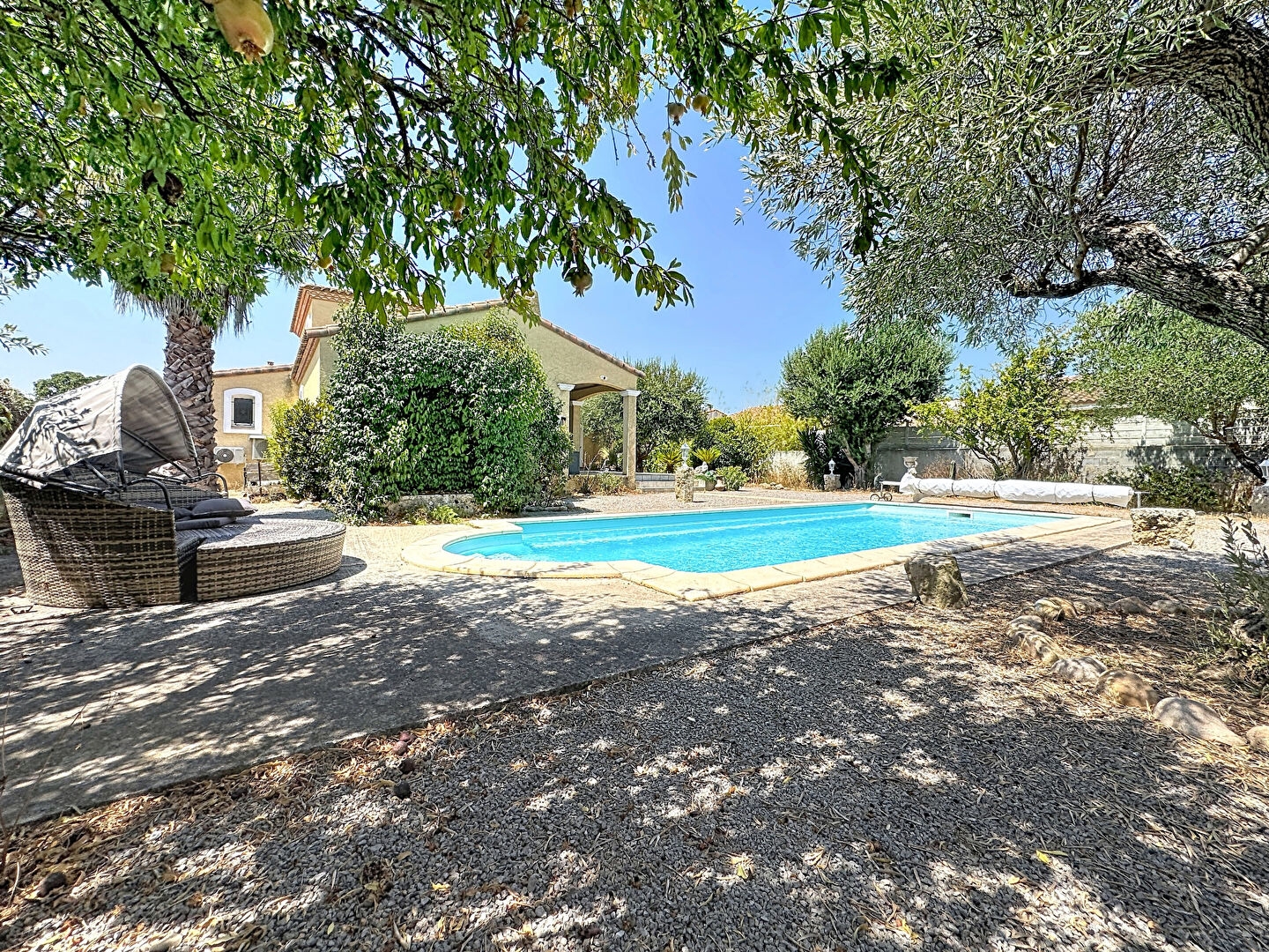 Belle maison familiale 6 pièce(s) 138.23 m2 avec piscine sur 805 m² ? Secteur calme et recherché