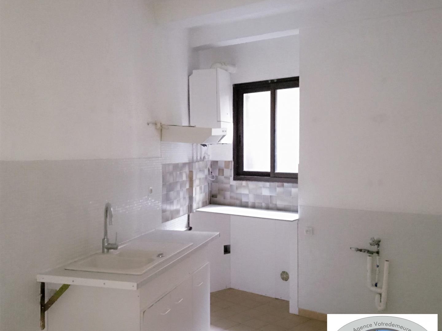 Immeuble à vendre - 300m2 - Pont-Saint-Esprit (30130)
