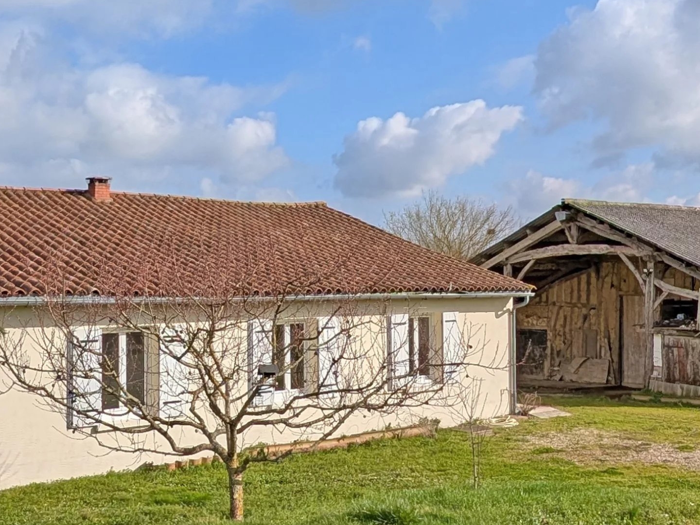 Maison de campagne avec deux chambres, grange et vue magnifique