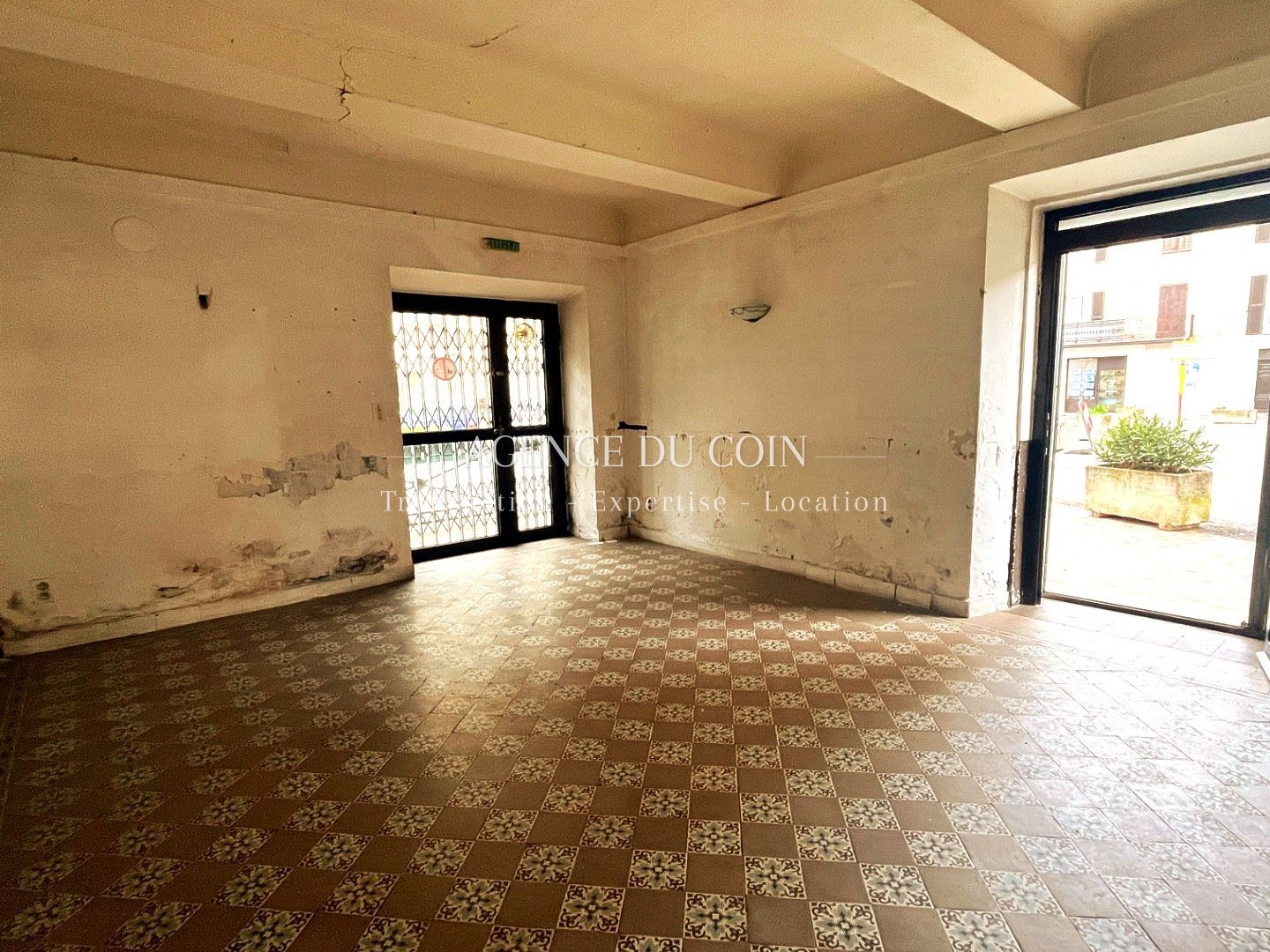 Immeuble commercial 2 pièces 35 m²