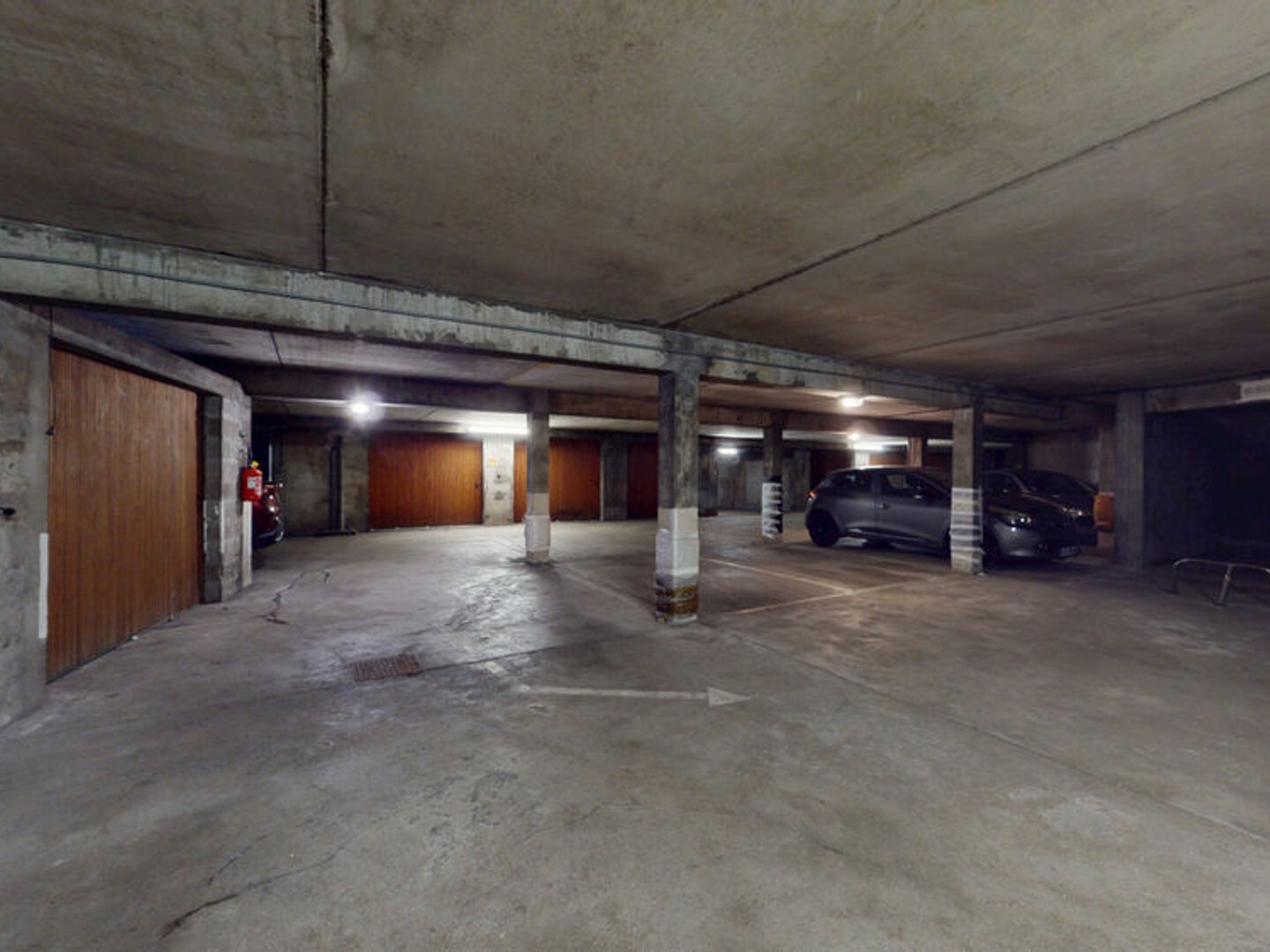 Garage 20m² avec cave attenante de 20m²
