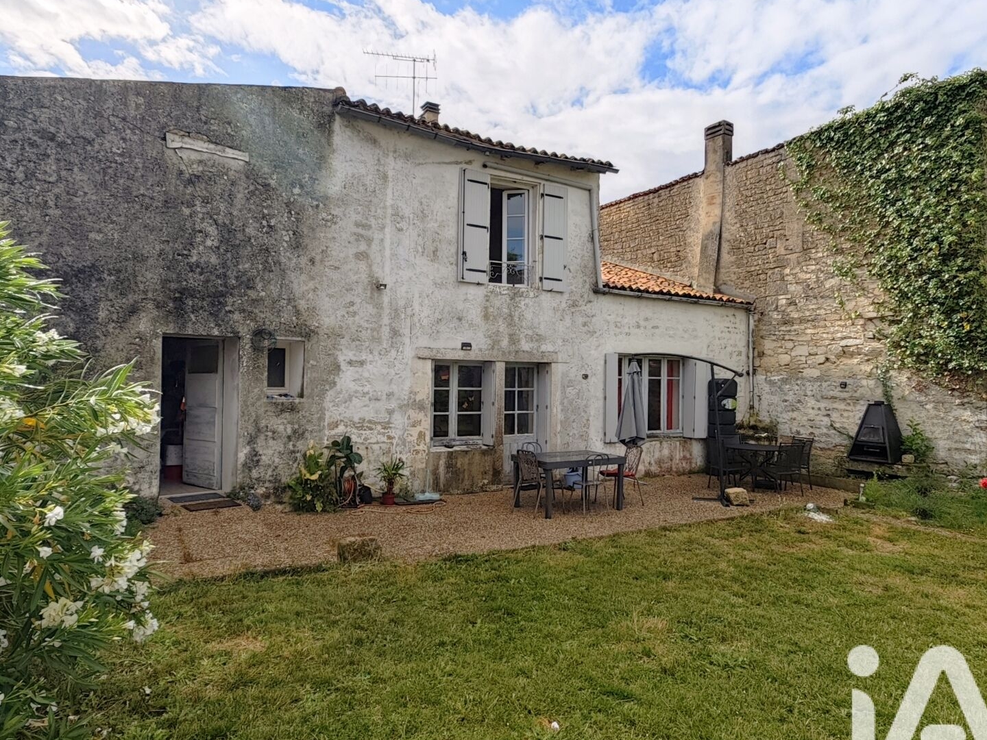 Maison à vendre - 8 pièces - 250m2 - Aulnay (17470)