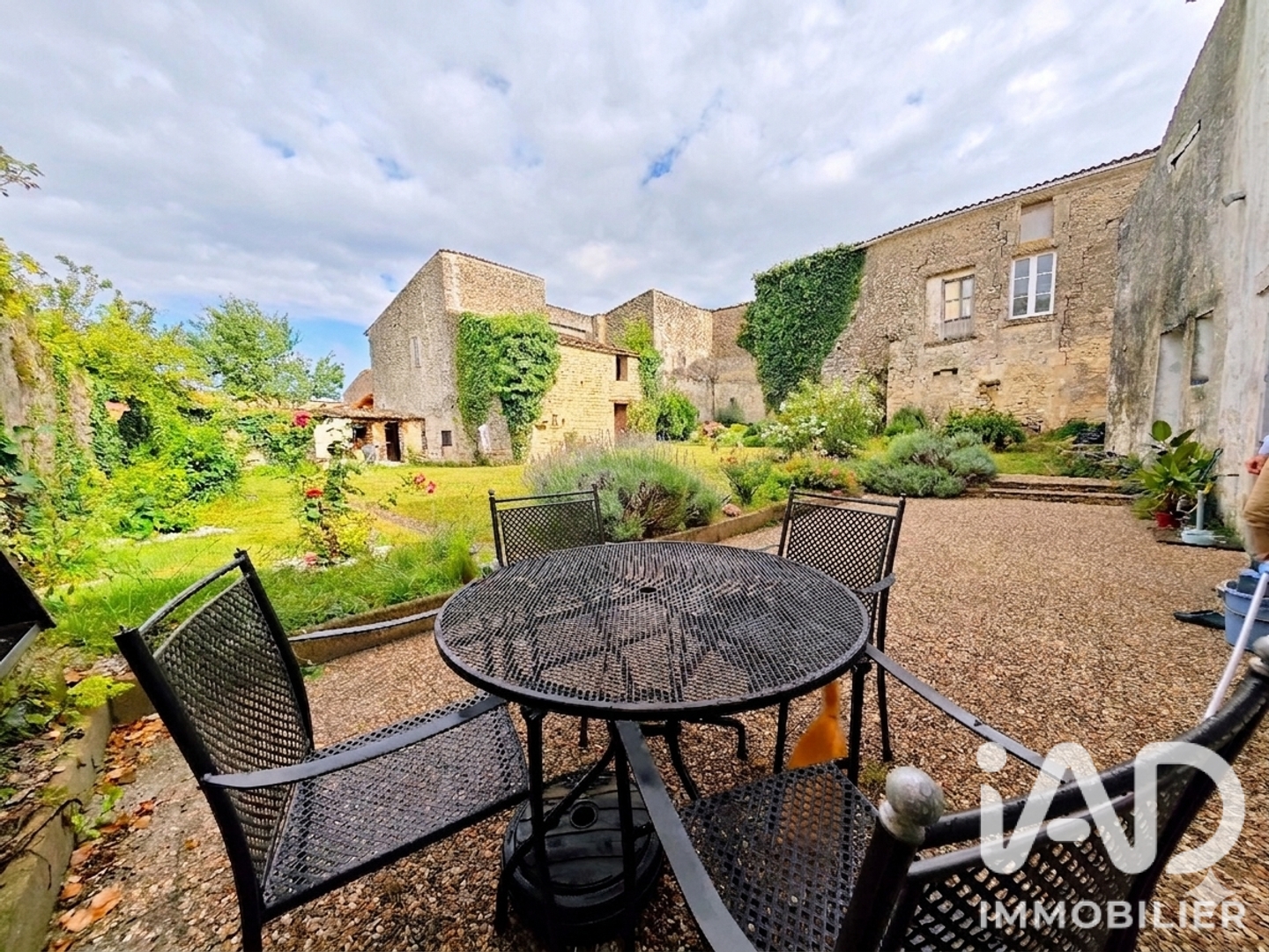 Maison à vendre - 8 pièces - 250m2 - Aulnay (17470)