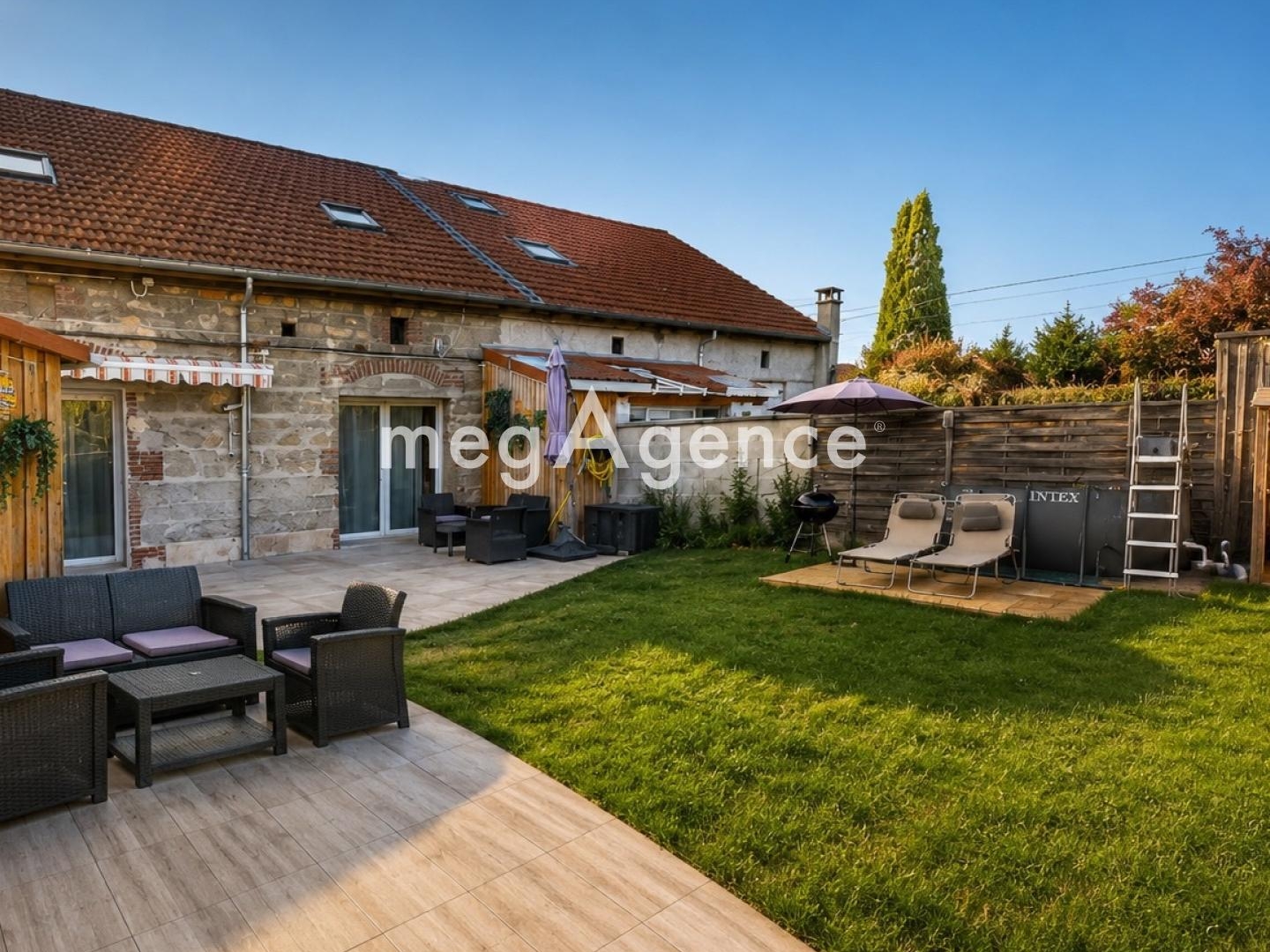 Maison familiale avec jardin, terrasse et garage