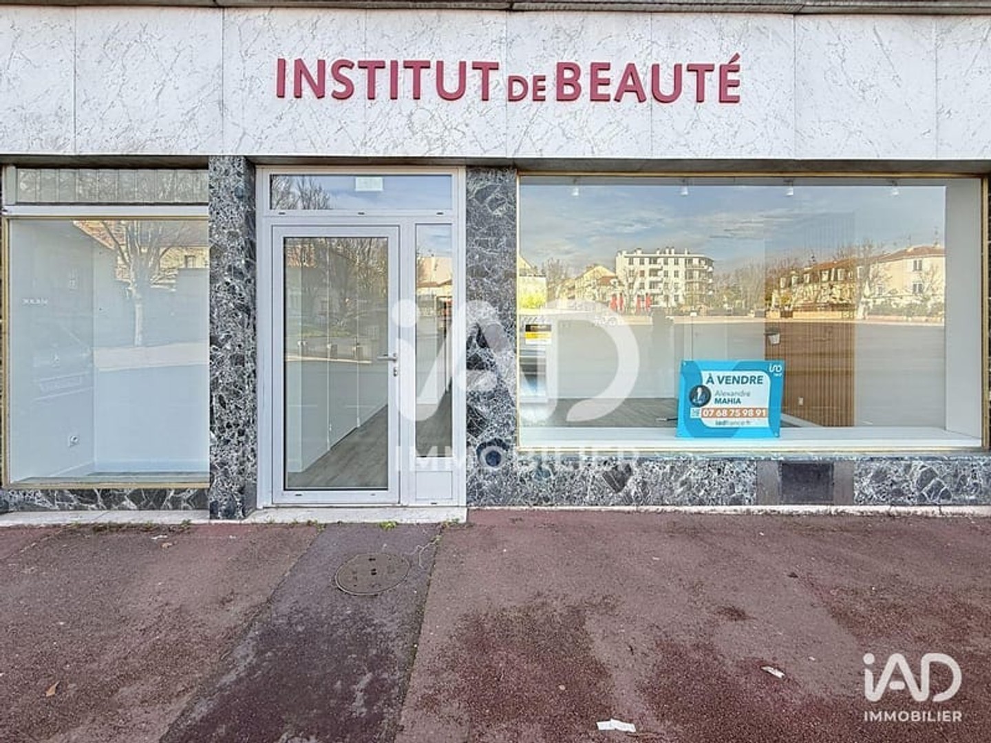 Immeuble commercial 46 m²