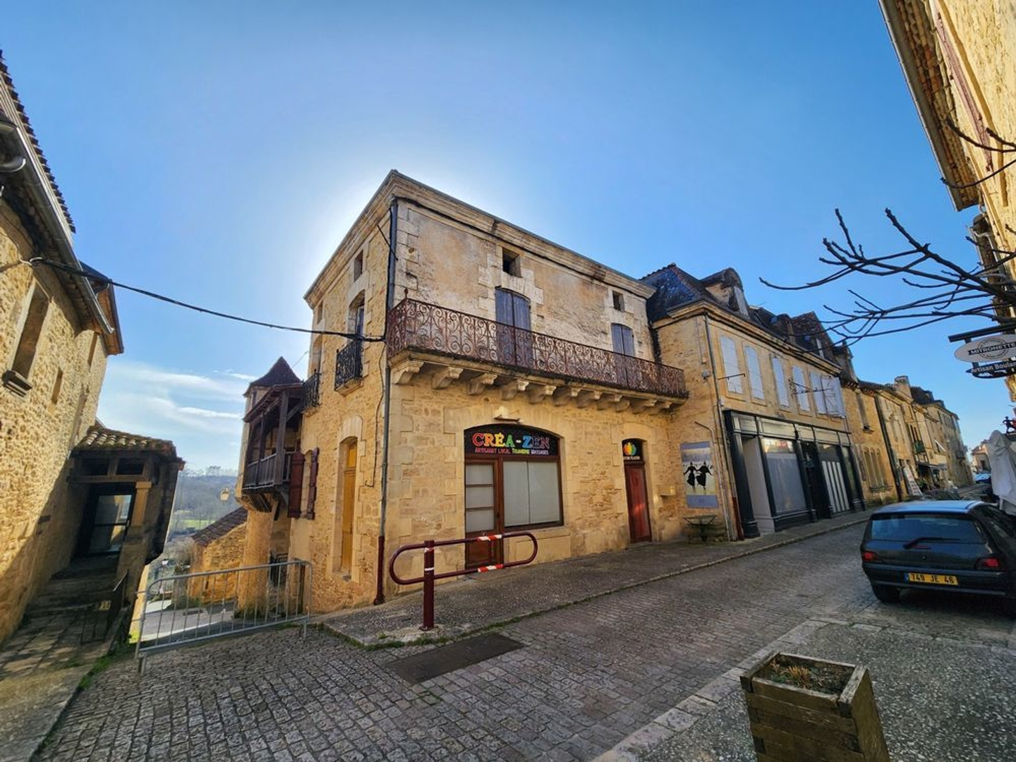 Immeuble composé d'un local et d'un appartement à rénover