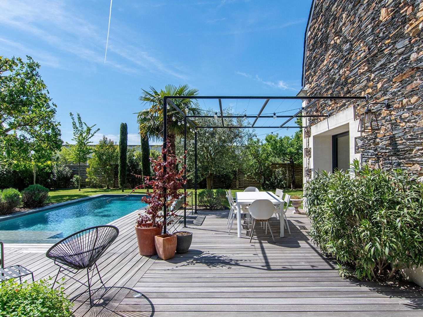 Maison Familiale Authentique avec Piscine