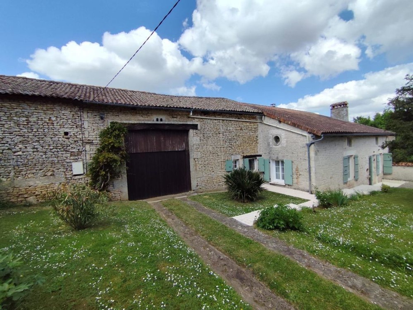 Maison à vendre - 7 pièces - 228m2 - Montjean (16240)