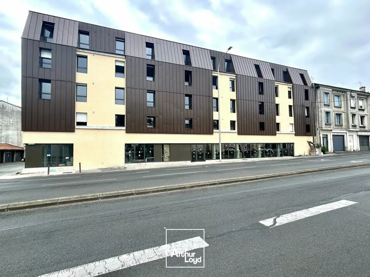 A VENDRE - OPPORTUNITÉ COMMERCIALE EXCEPTIONNELLE AU COEUR DE POITIERS - 283m²
