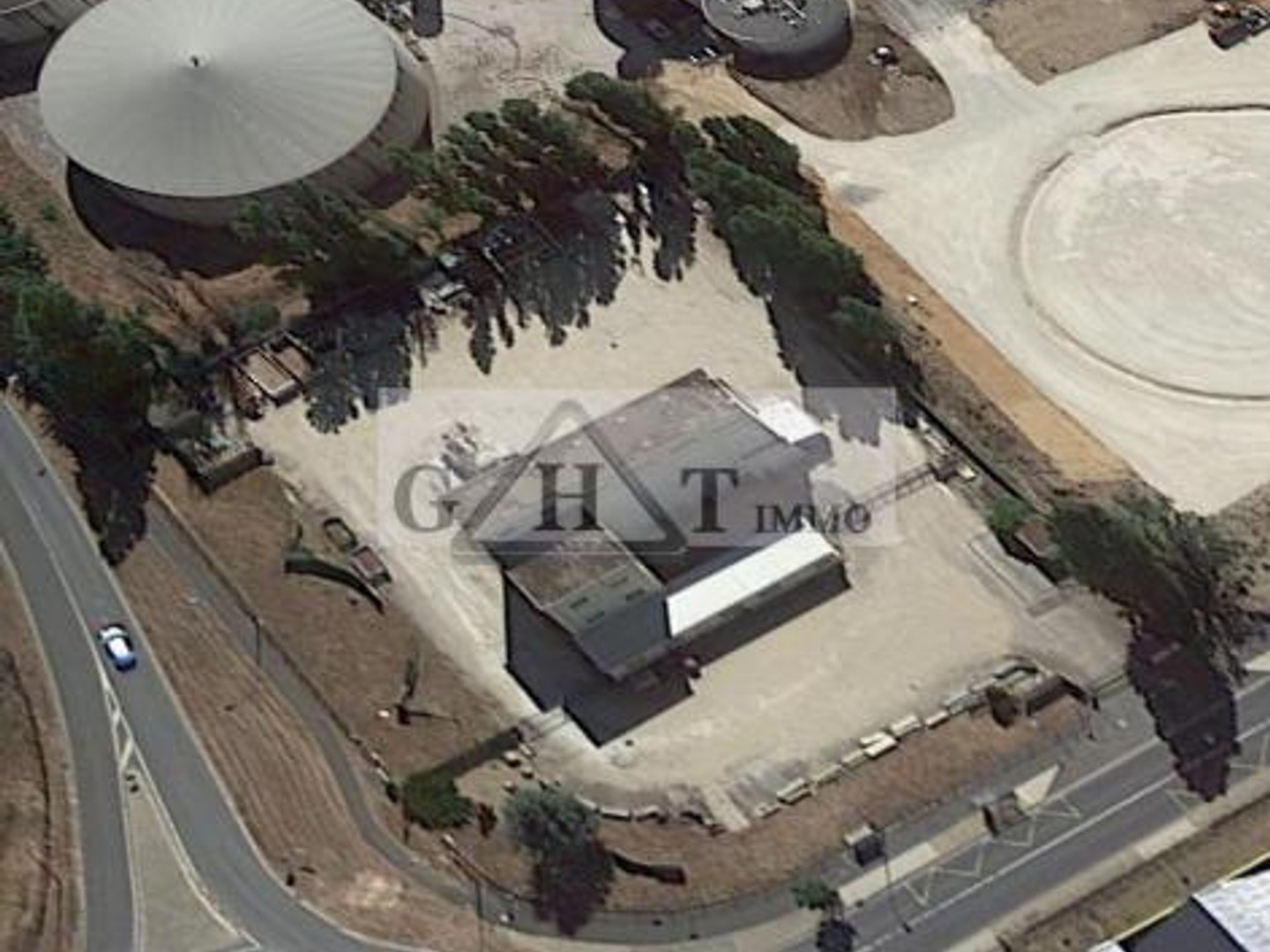 A LOUER 5000 M² DE TERRAIN + 460M² ENTREPOT BUREAUX A ETAMPES