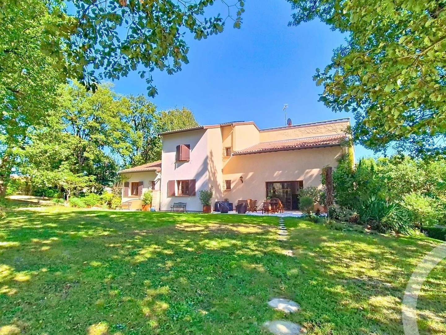 Maison 6 pièces 270 m²