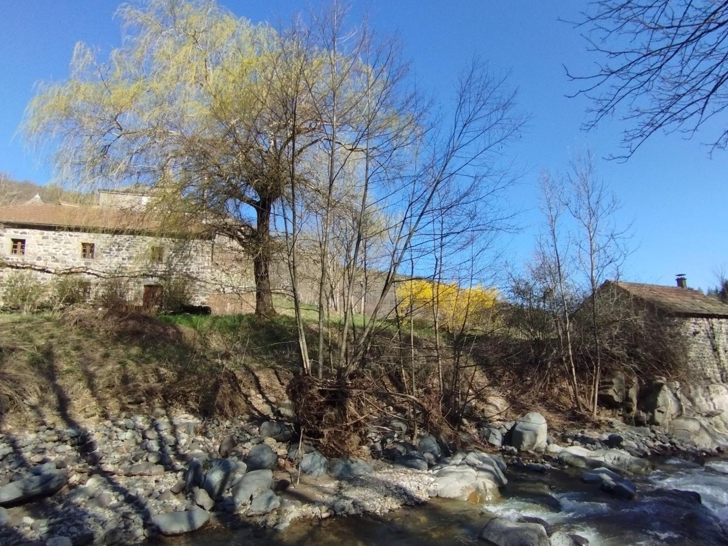 Ancien Moulin de 80m² env. terrain attenant 2068m²