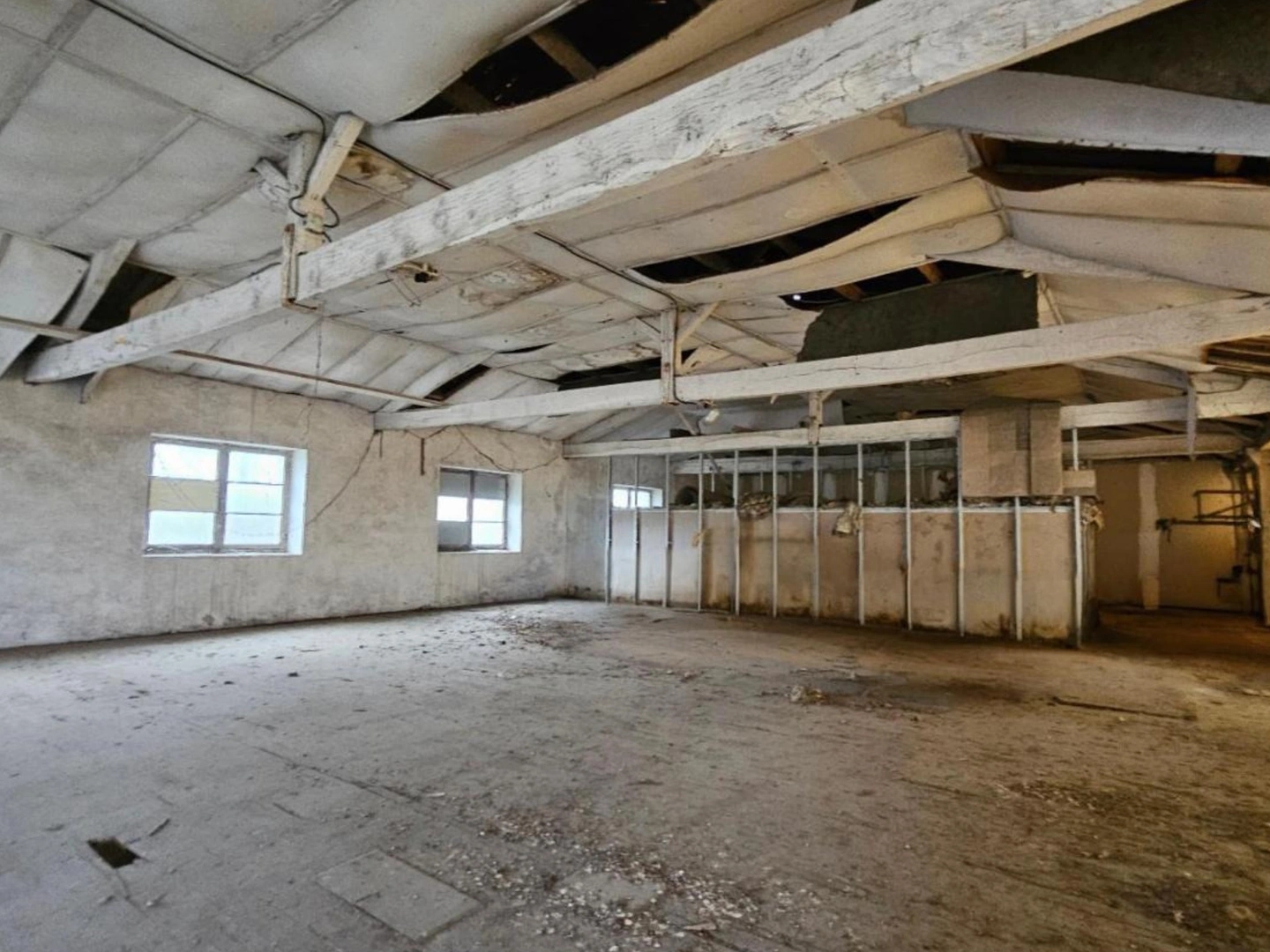 Magasin à vendre - 4 pièces - 140m2 - L'isle-D'espagnac (16340)