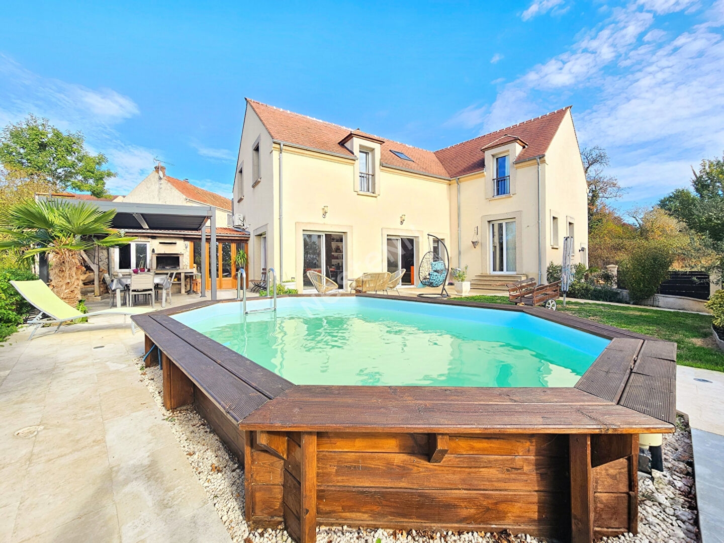 Frémécourt ! Maison de 2016, pièce de vie de plus de 100 m², 4 chambres et piscine