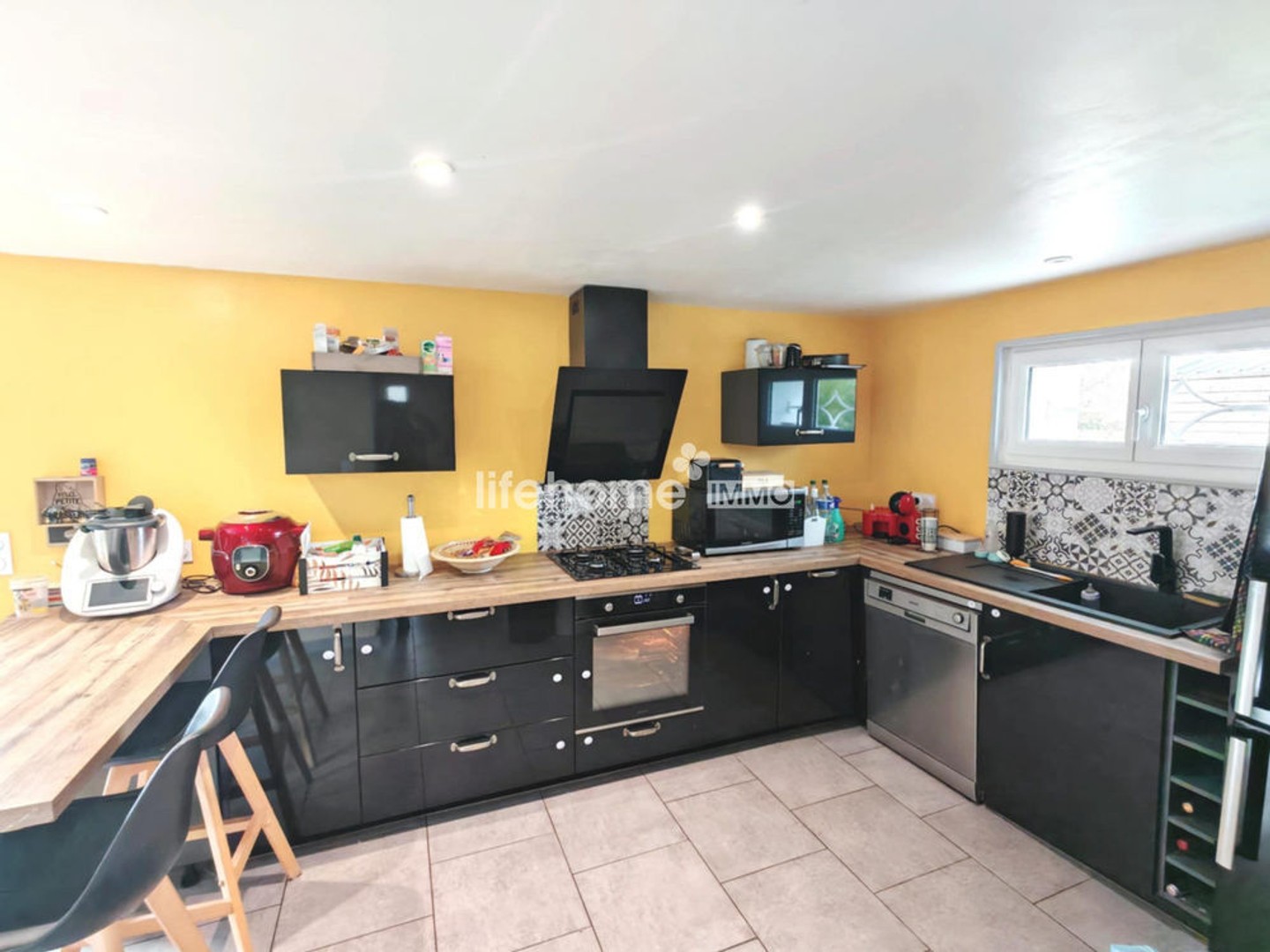 Maison individuelle, beau terrain, hangar