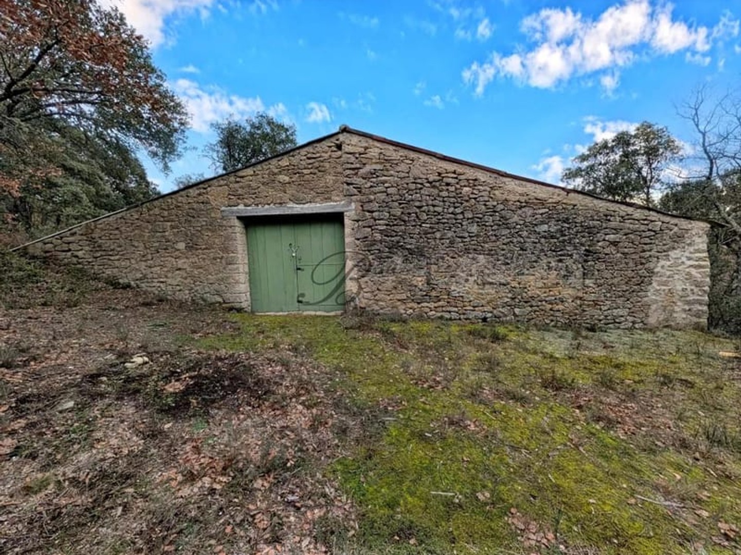 Grange à Grambois avec 2 pièces (Non habitble)