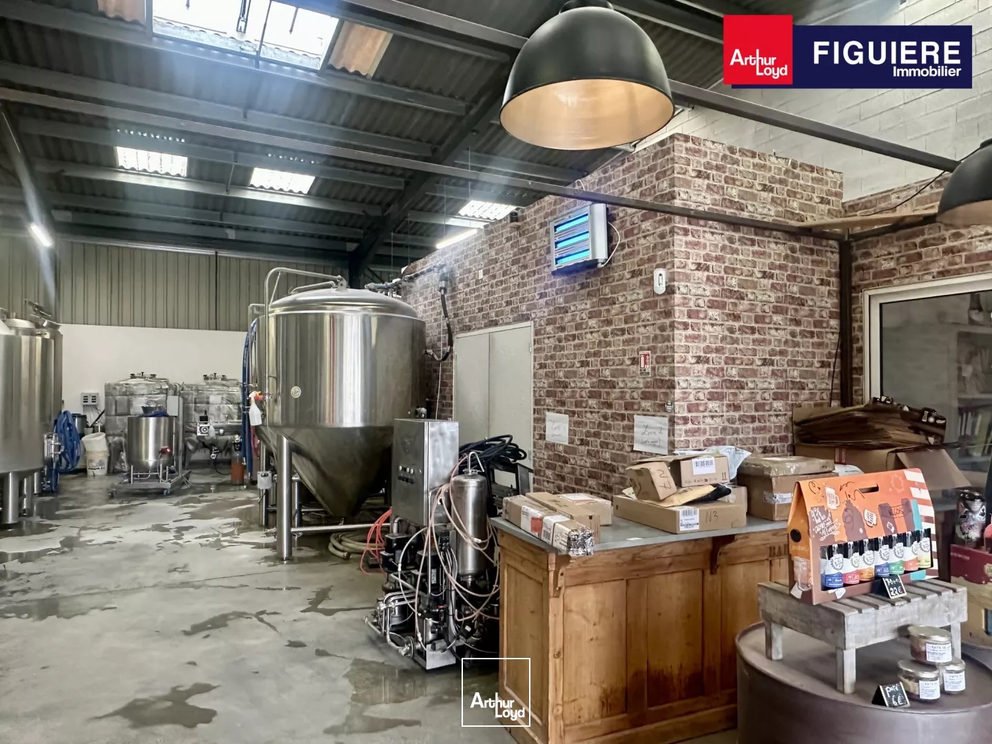 Locaux à vendre - 840m2 - Saint-Cannat (13760)