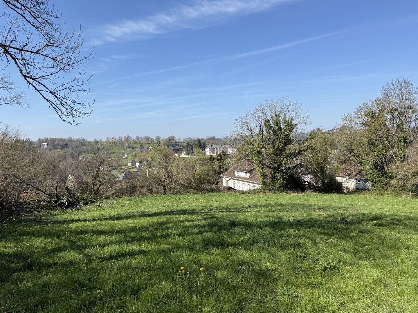 TERRAIN AVEC GRANGE